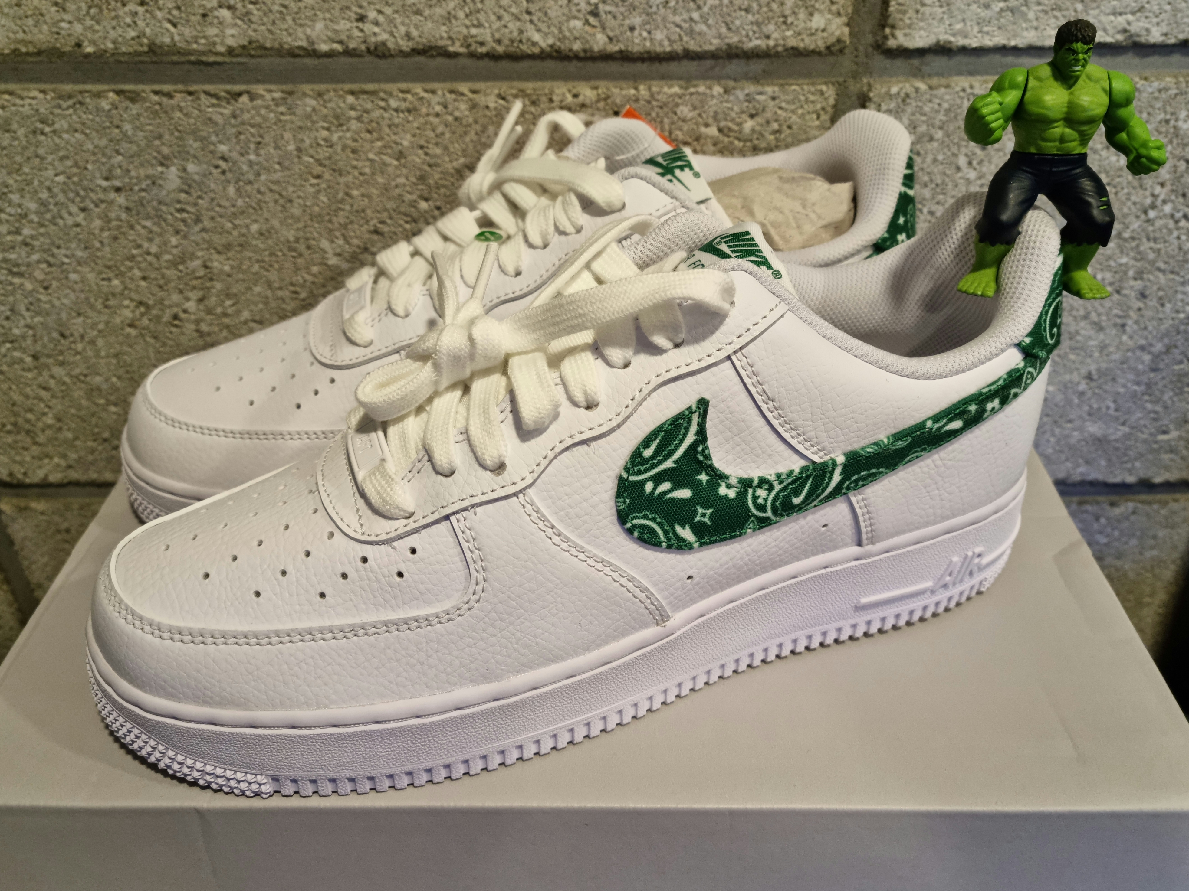 (W) Nike Air Force 1 '07 Essential Paisley Swoosh White Malachite 착용 스타일 - 1