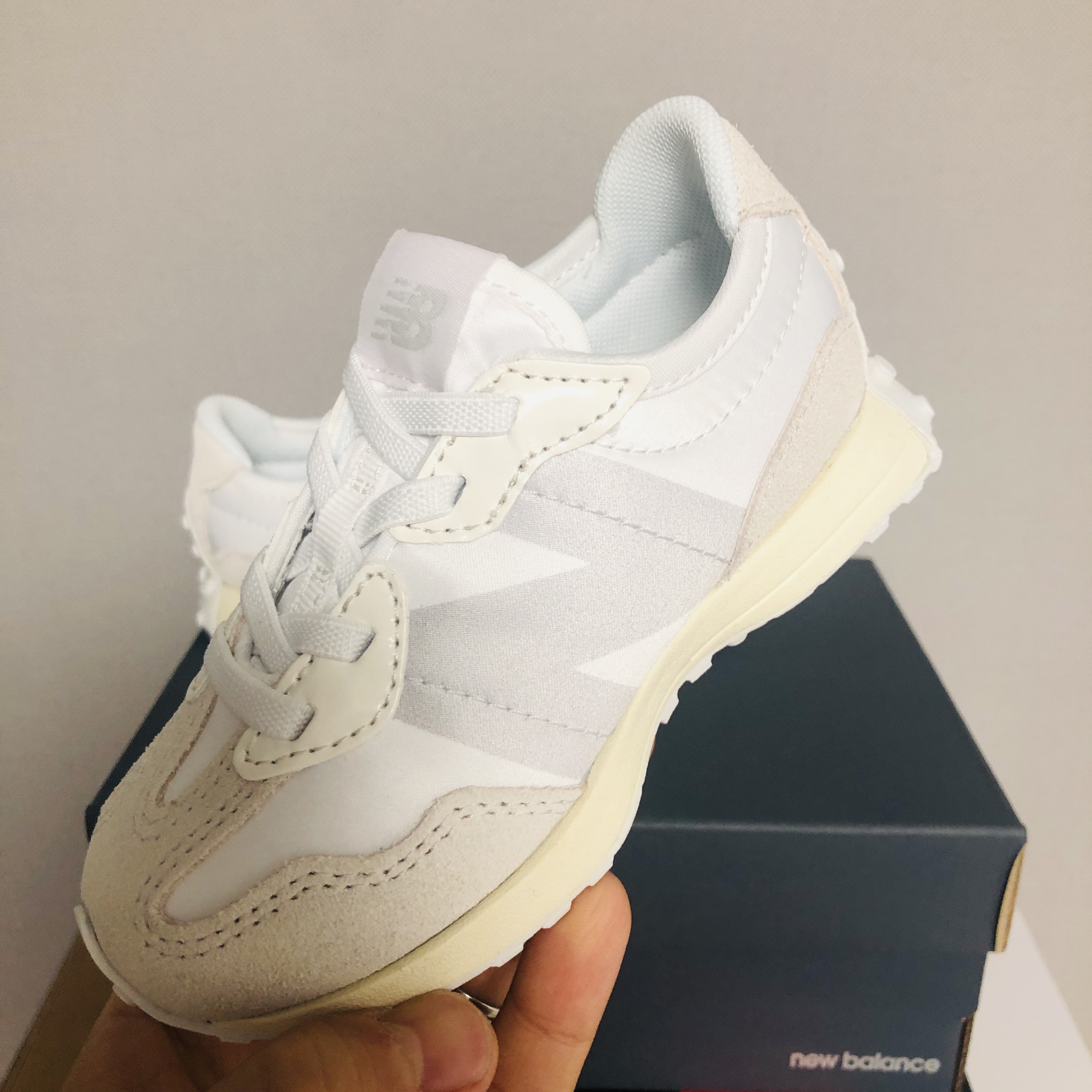 (TD) New Balance 327 Moonbeam - W Wide 착용 스타일 - 3