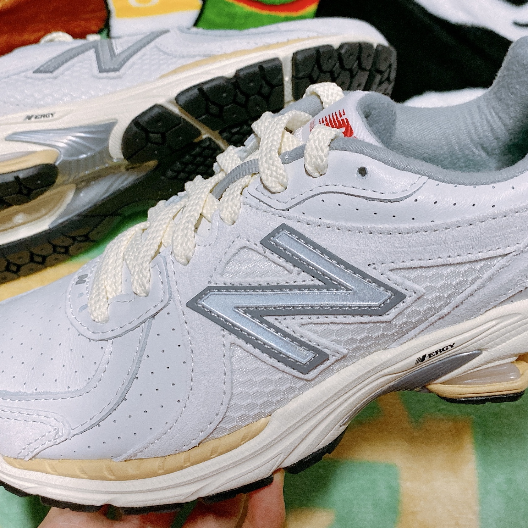 New Balance x Thisisneverthat 860v2 White 착용 스타일 - 4