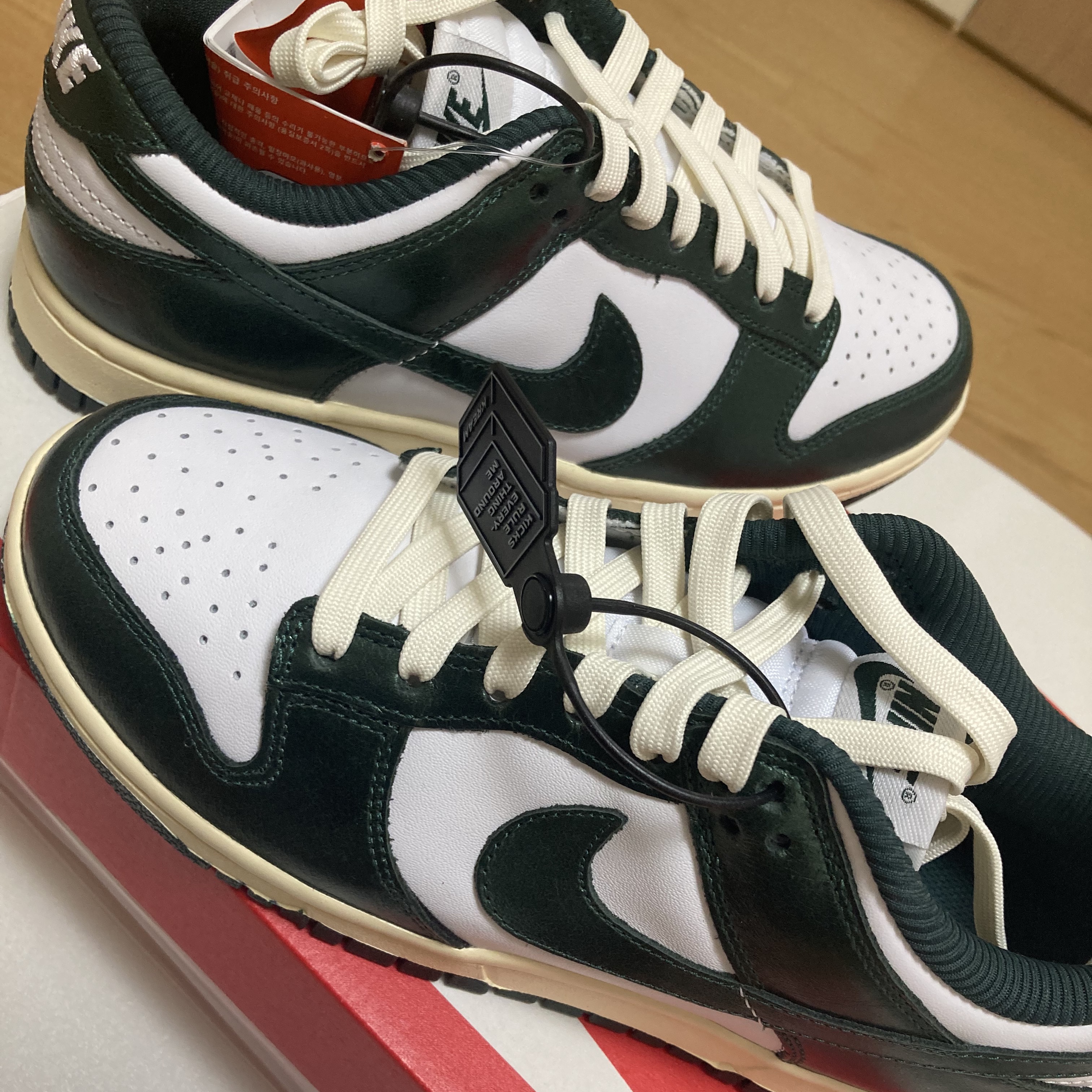 (W) Nike Dunk Low Vintage Green 착용 스타일