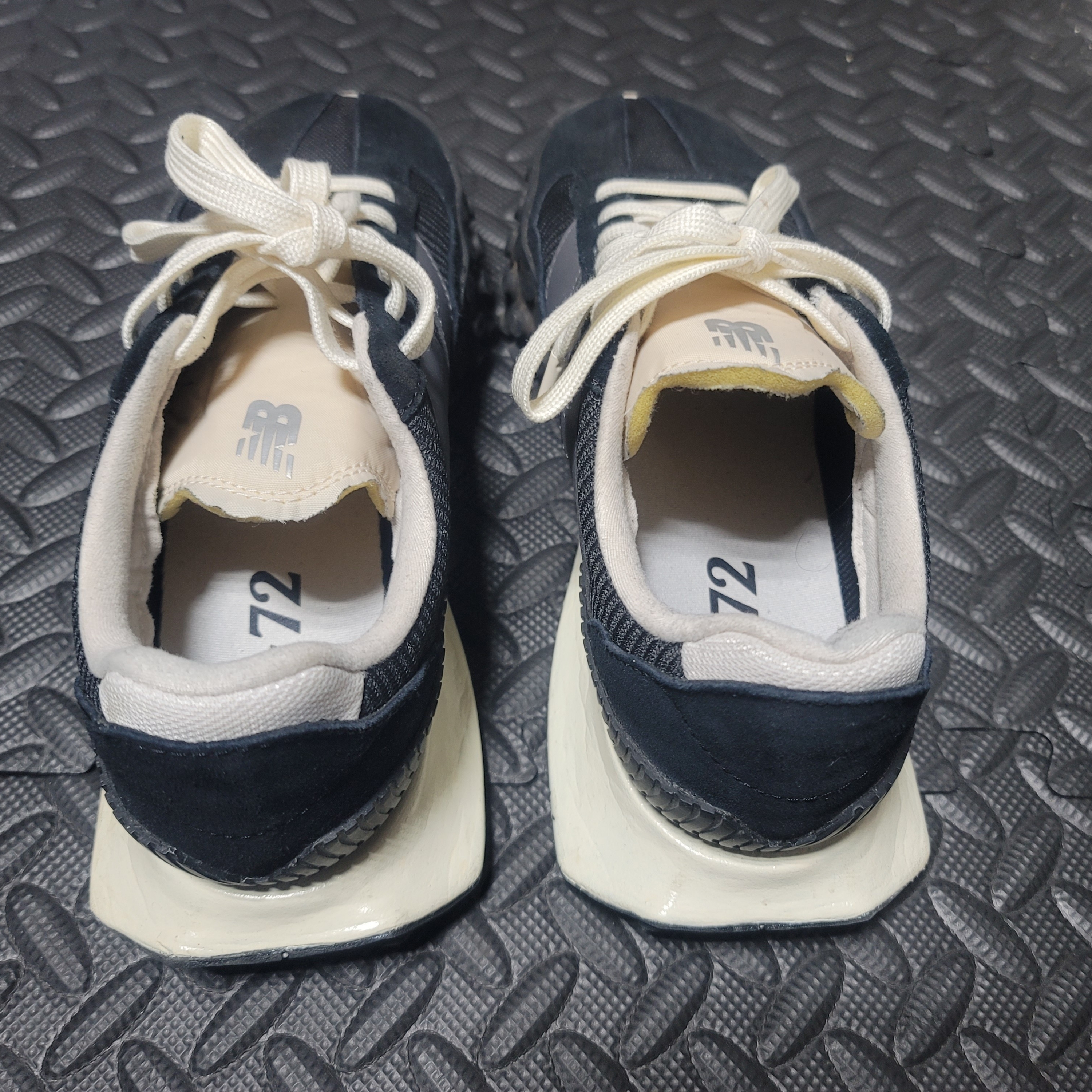 New Balance XC-72 Black Moonbeam 착용 스타일 - 4