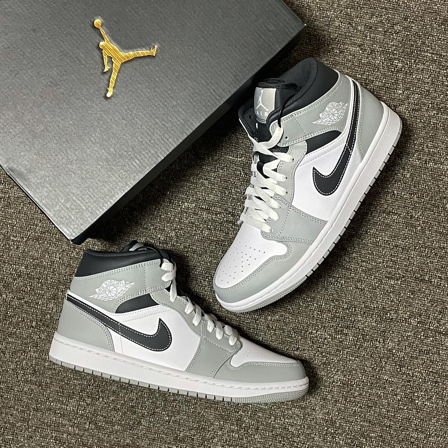 Jordan 1 Mid Light Smoke Grey Anthracite 착용 스타일 - 2