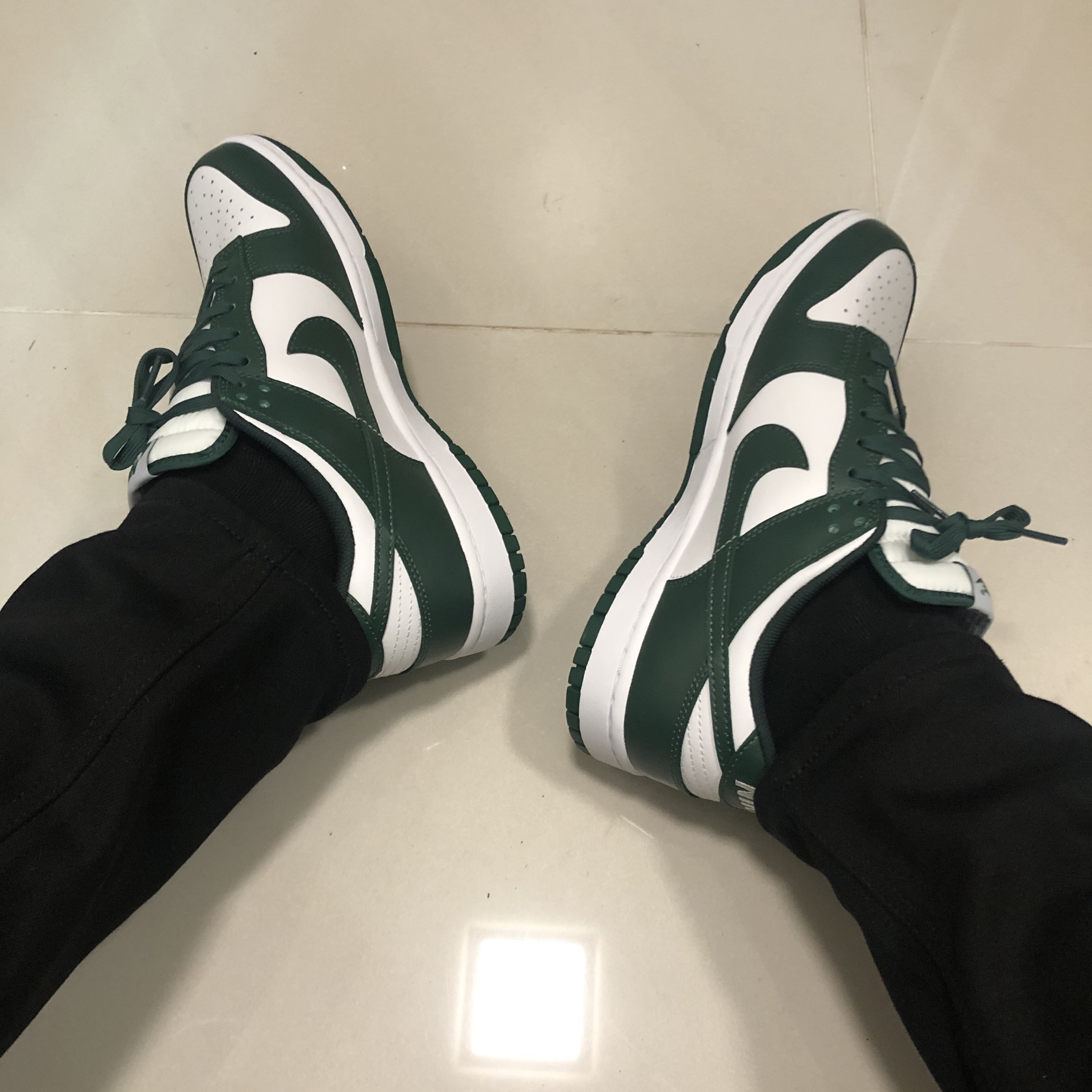 Nike Dunk Low Retro Varsity Green 착용 스타일