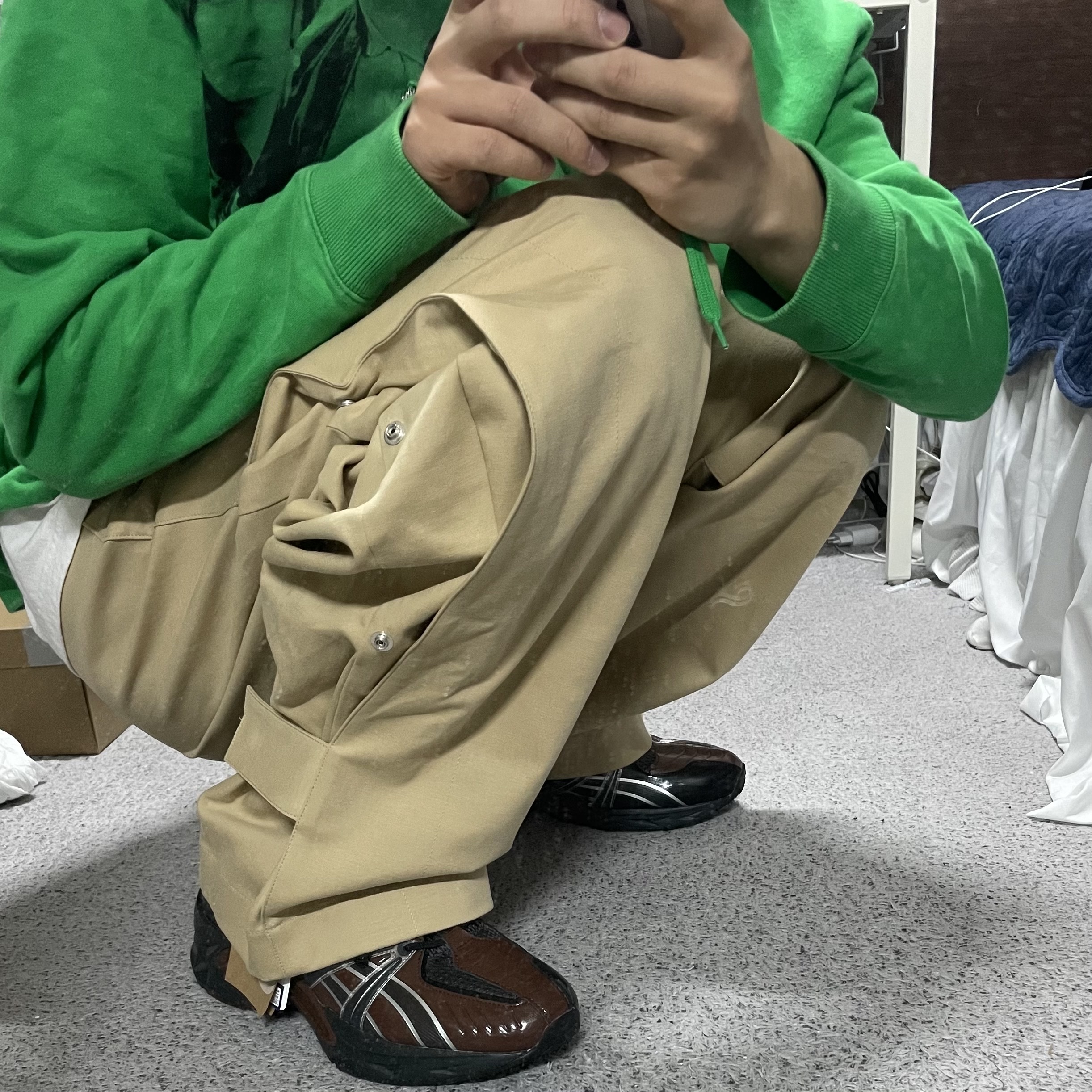 Asics HN2-S Protoblast Chocolate Brown 착용 스타일 - 2