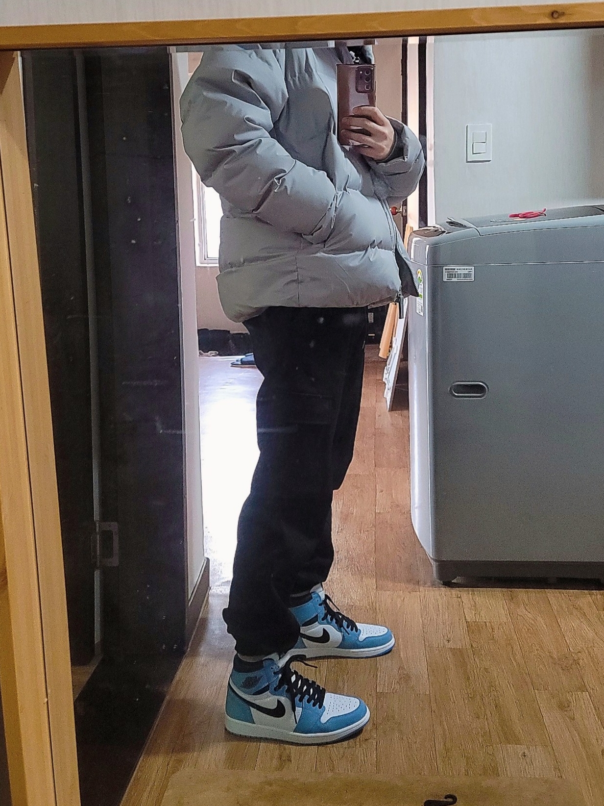 Jordan 1 Retro High OG University Blue 착용 스타일 - 1