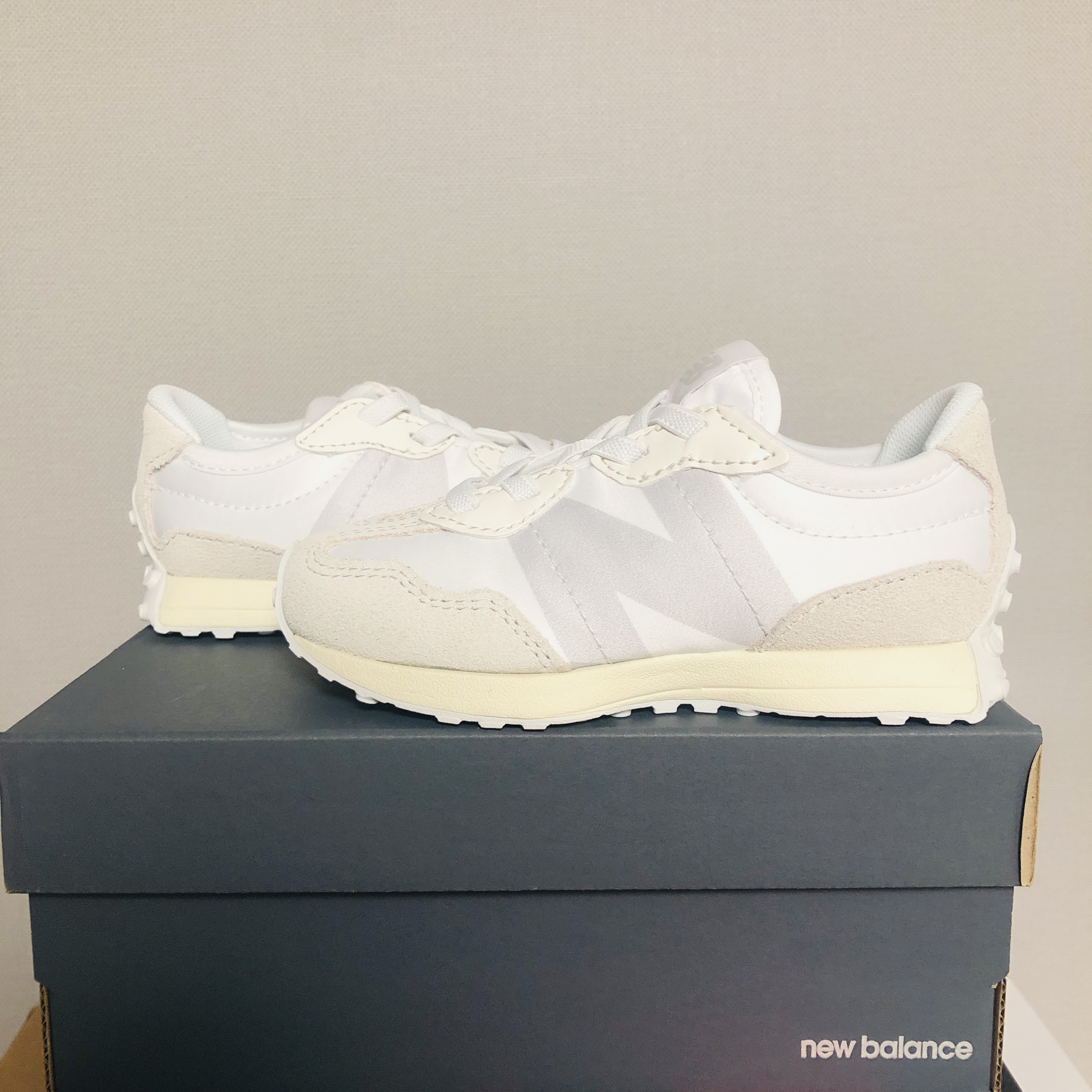 (TD) New Balance 327 Moonbeam - W Wide 착용 스타일 - 2