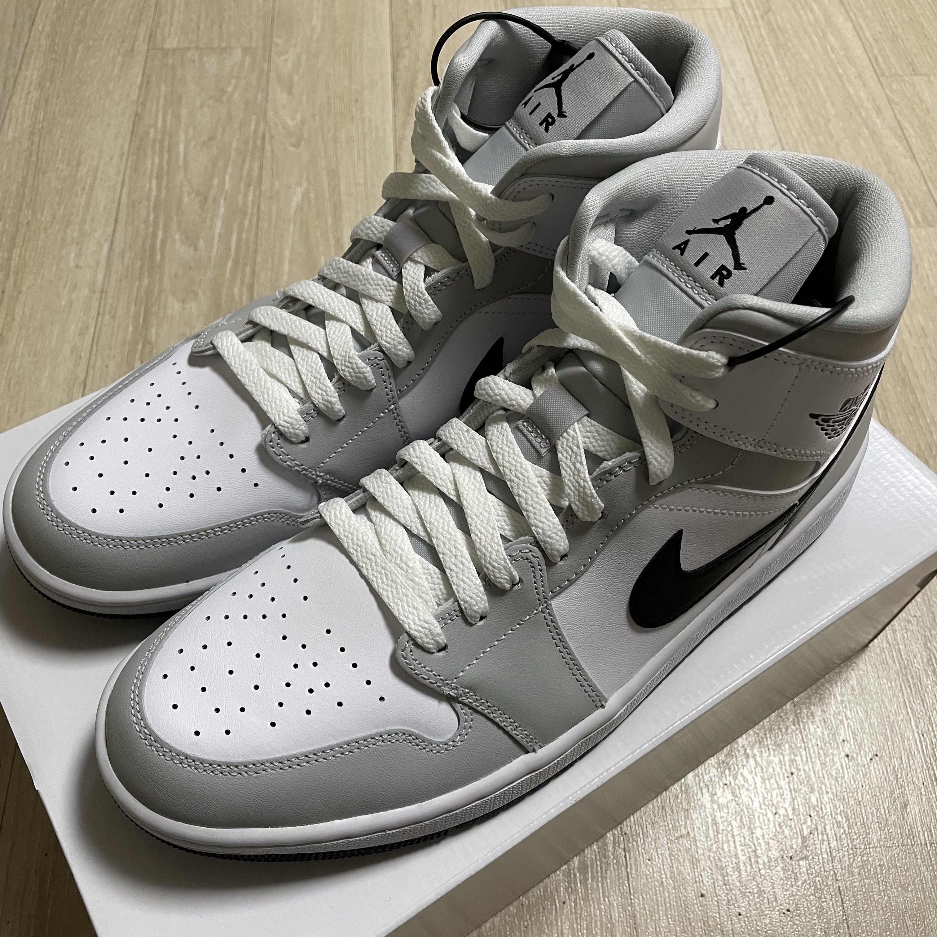 (W) Jordan 1 Mid Grey Fog 착용 스타일 - 1