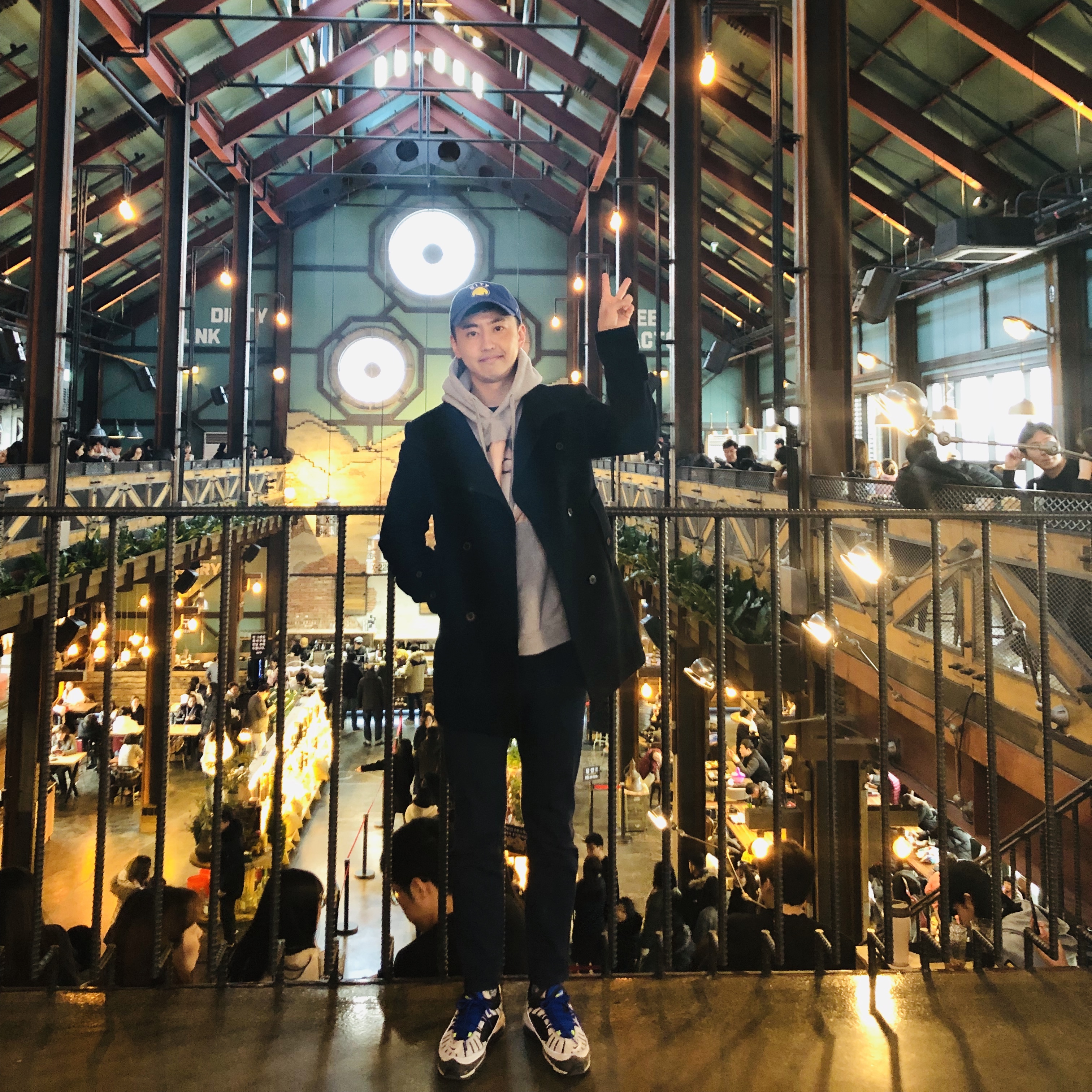Nike Air Max 98 White Black Racer Blue 착용 스타일