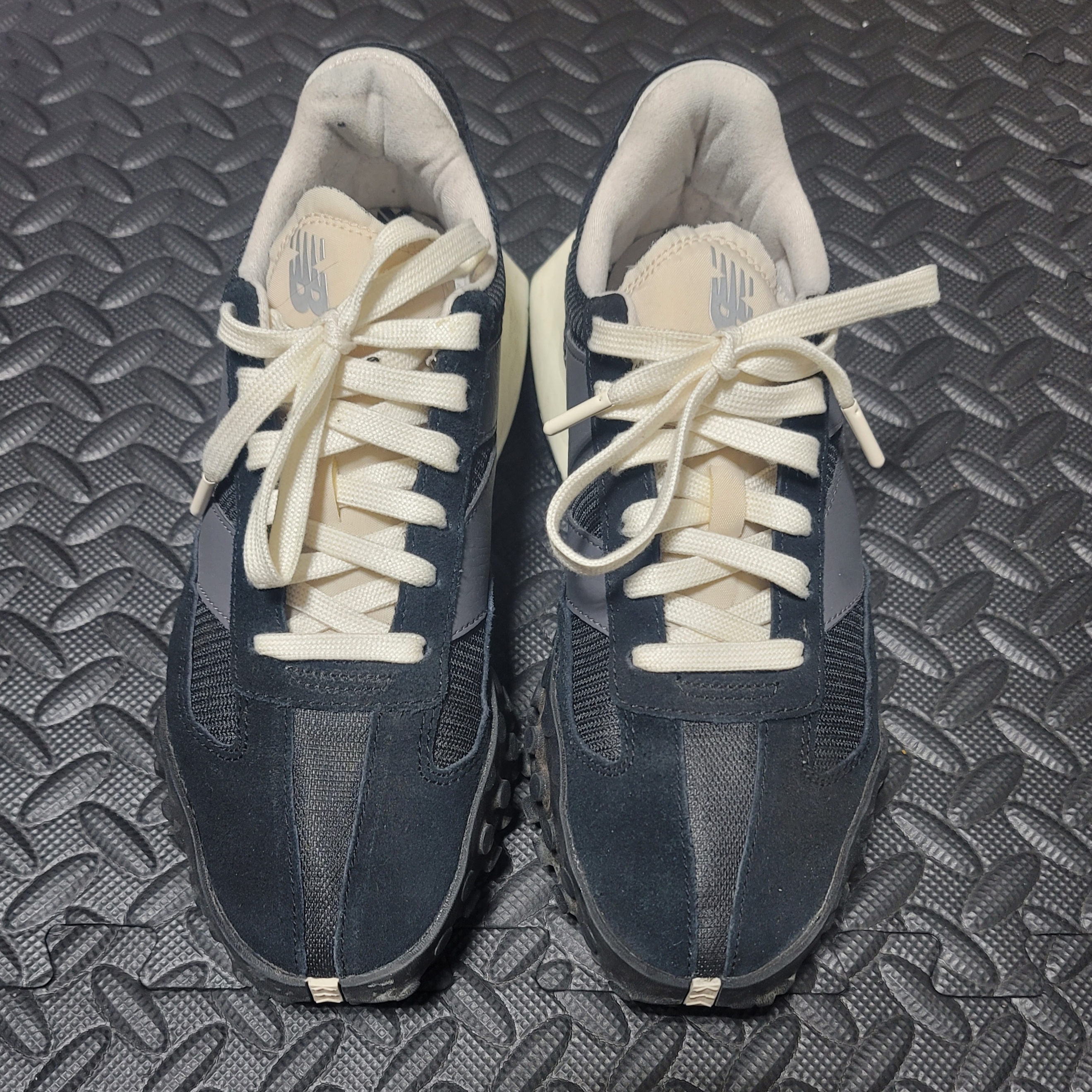 New Balance XC-72 Black Moonbeam 착용 스타일 - 1