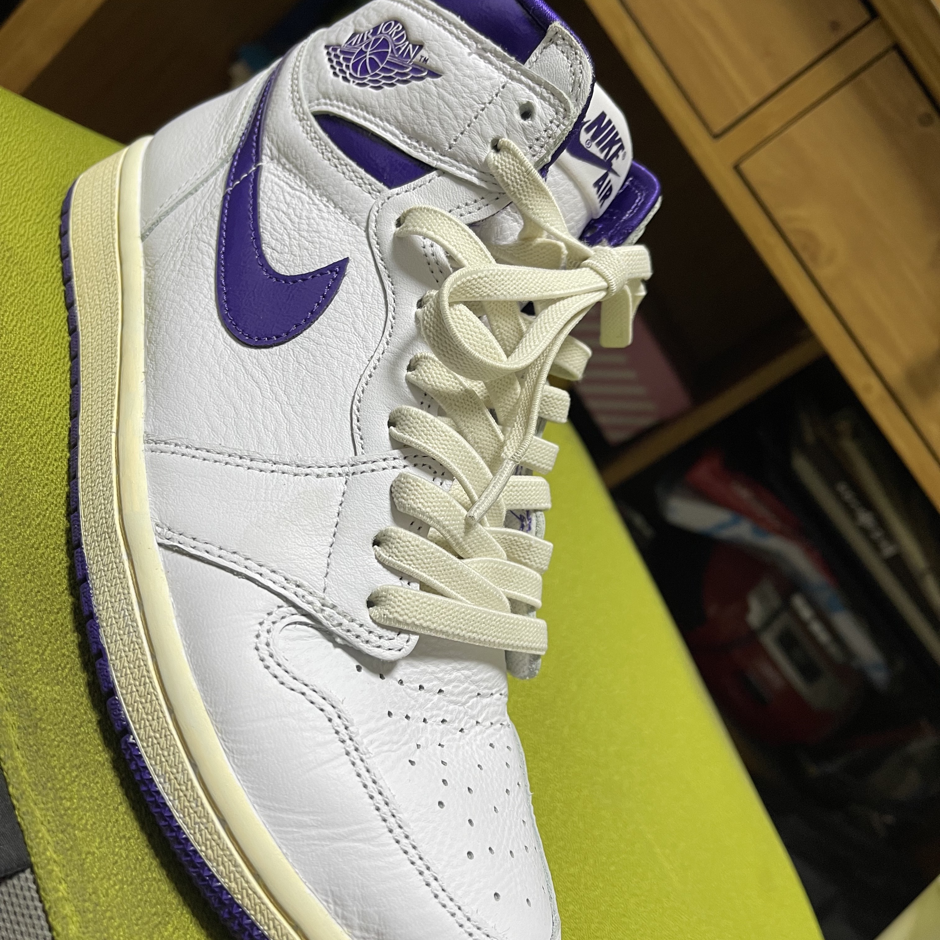 (W) Jordan 1 High OG Court Purple 착용 스타일 - 2