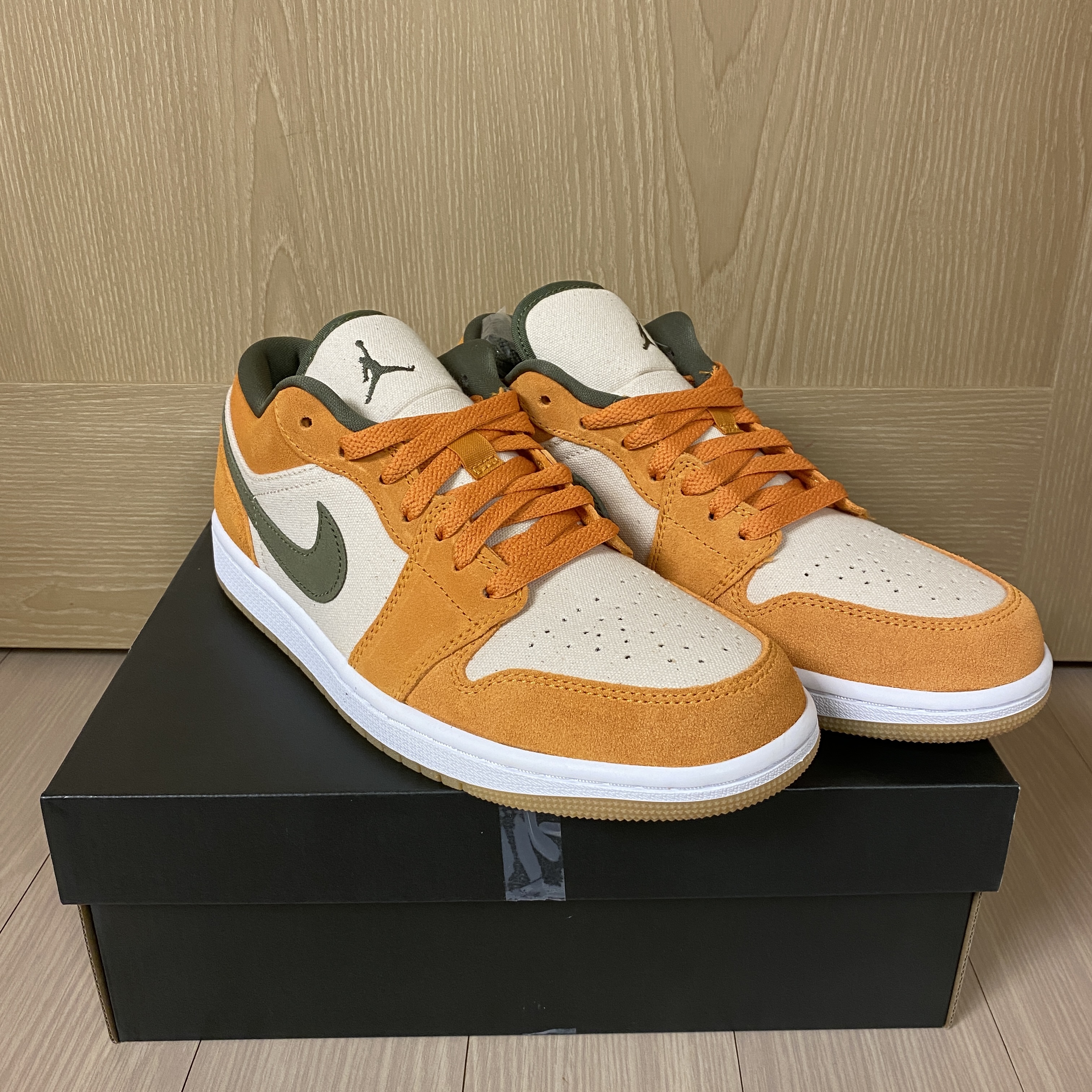 Jordan 1 Low SE Light Curry 착용 스타일 - 2