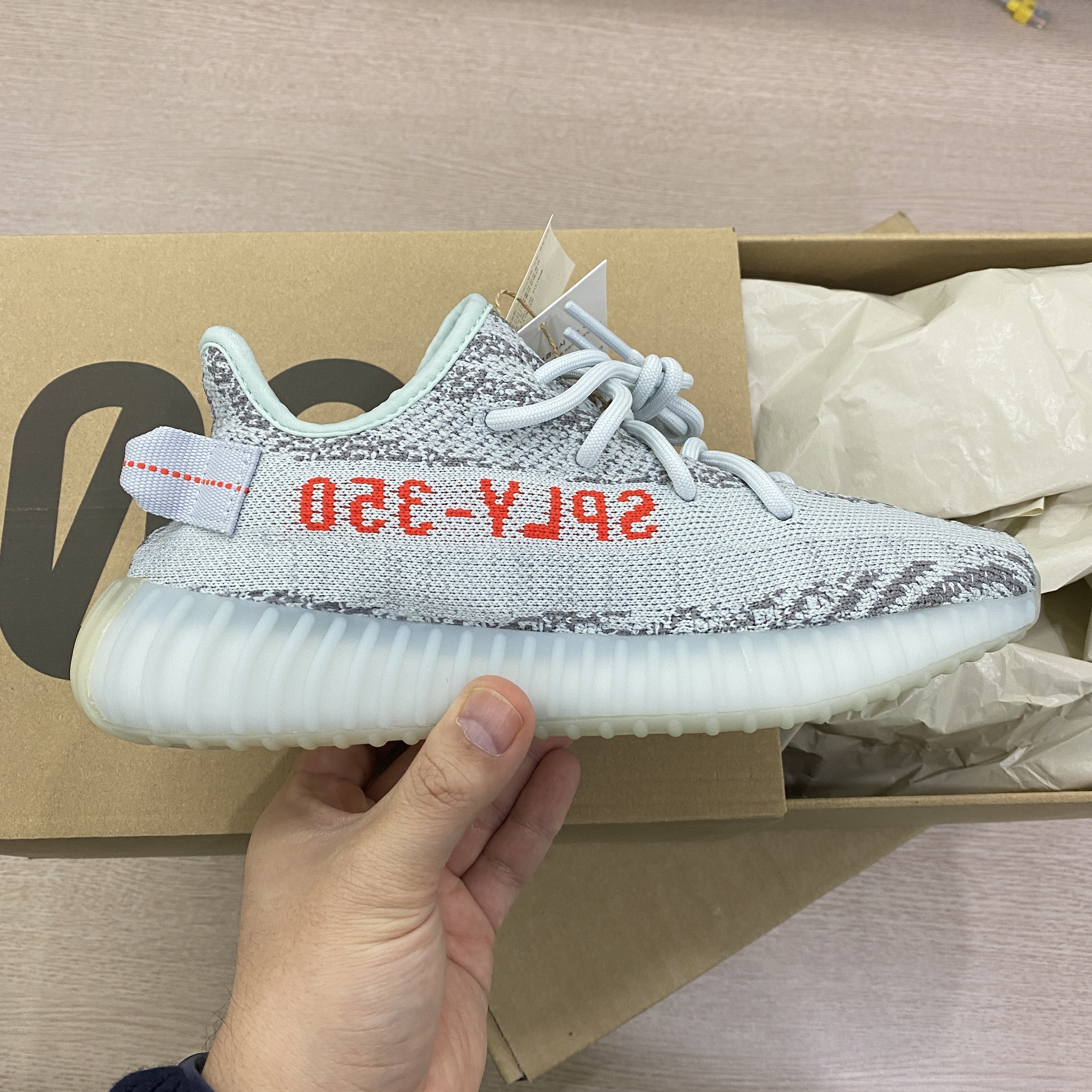 Adidas Yeezy Boost 350 V2 Blue Tint 2017 착용 스타일
