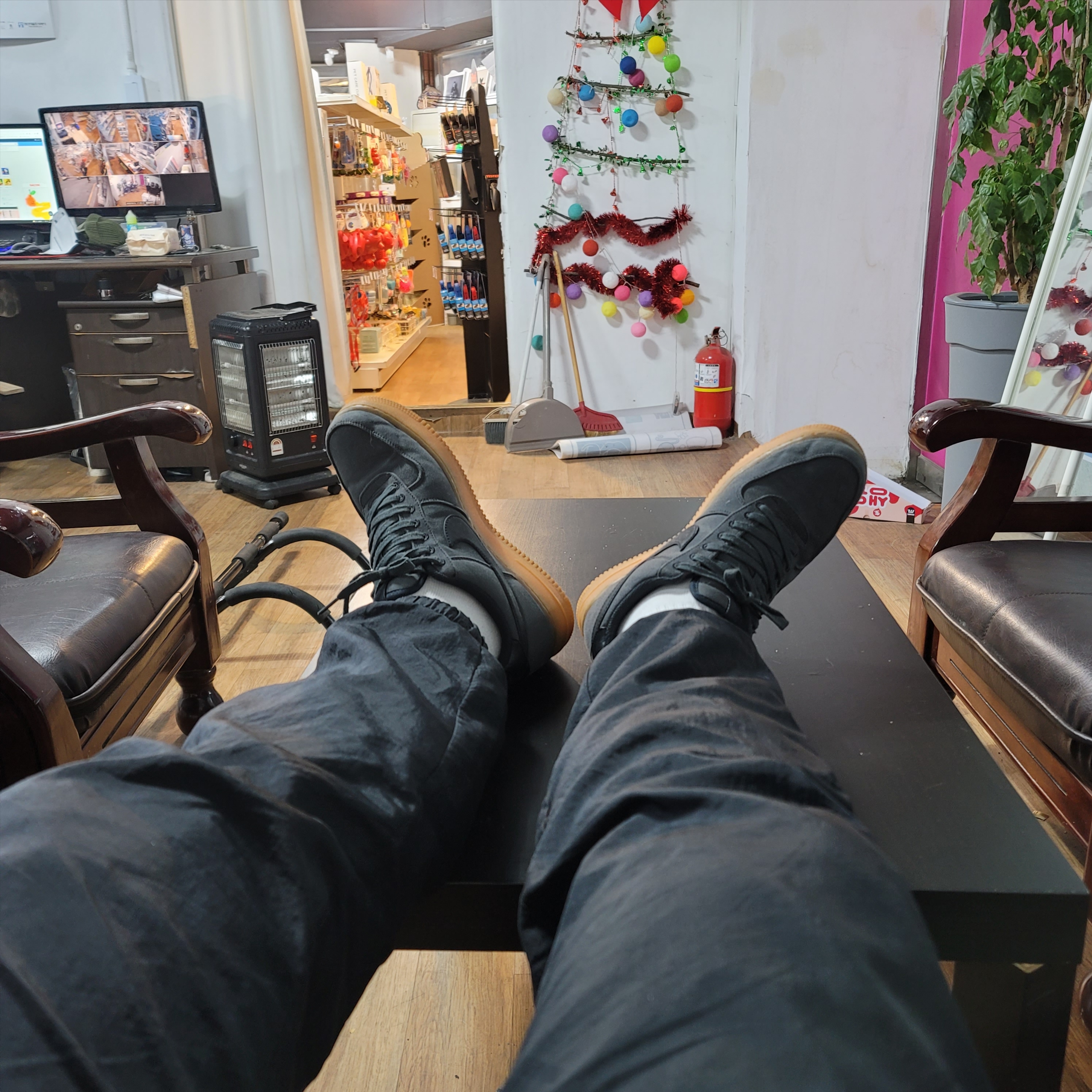 Nike Air Force 1 Low '07 Black Gum 착용 스타일