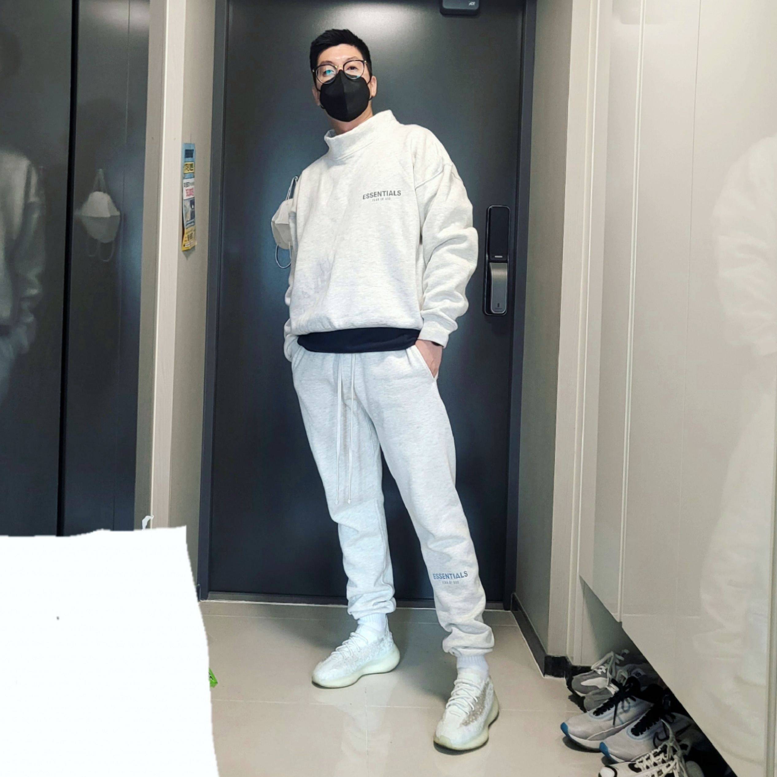 Essentials Sweatpants Oatmeal - 21SS, Essentials Pull-Over Mockneck Oatmeal - 21SS 착용 스타일