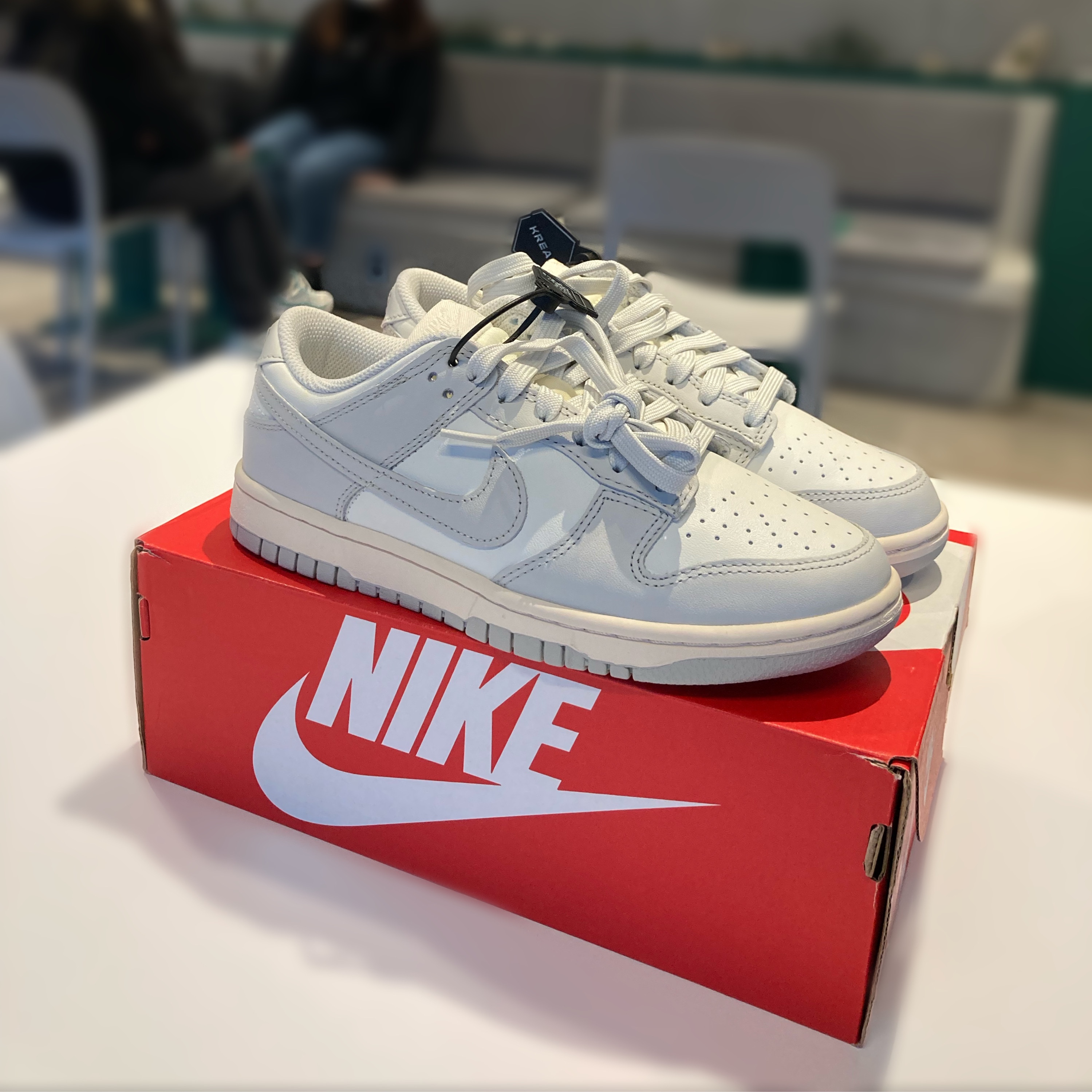 (W) Nike Dunk Low Light Bone, Nike SB Dunk Low Pro Chicago 착용 스타일 - 1