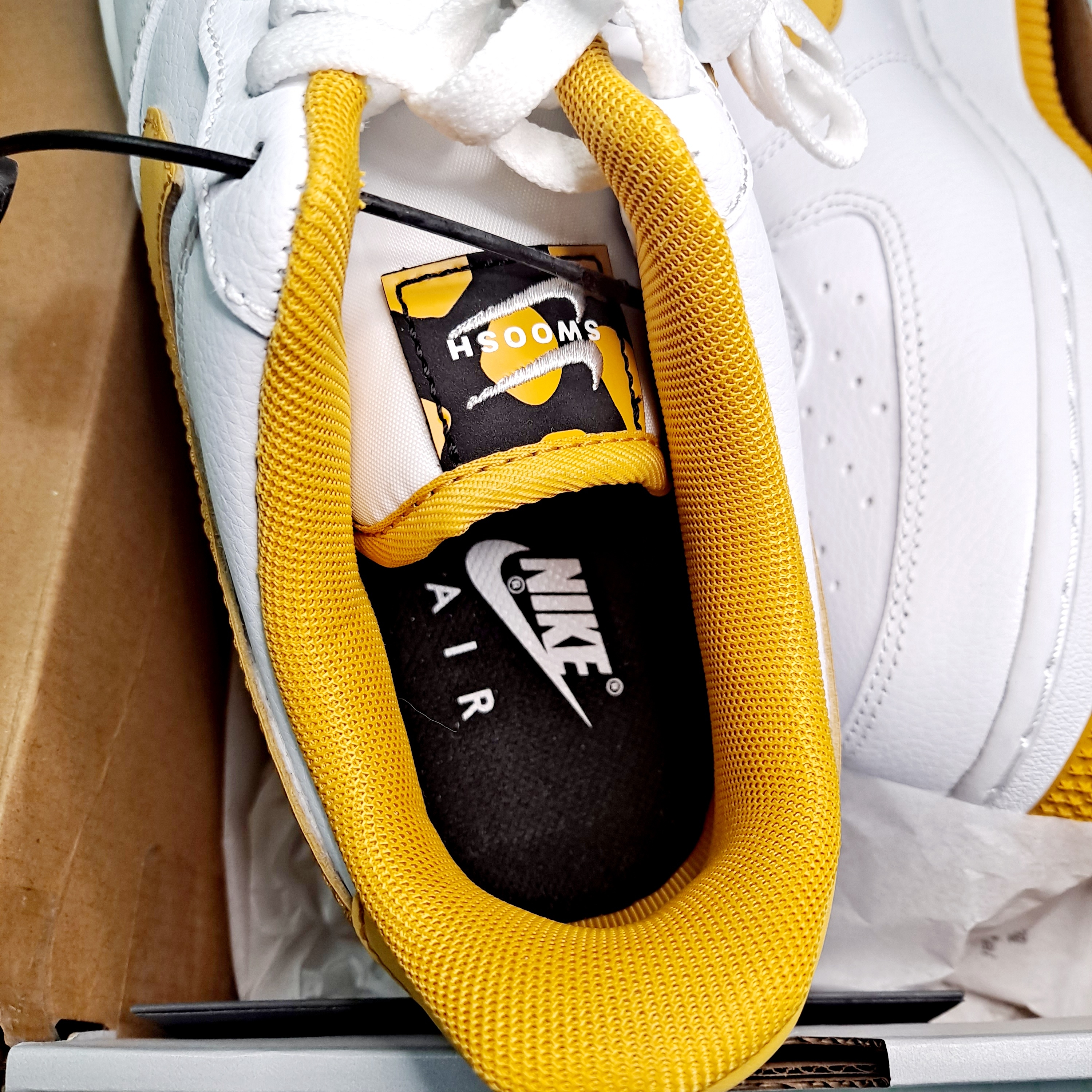 Nike Air Force 1 '07 LV8 Double Swoosh White Light Ginger 착용 스타일 - 2