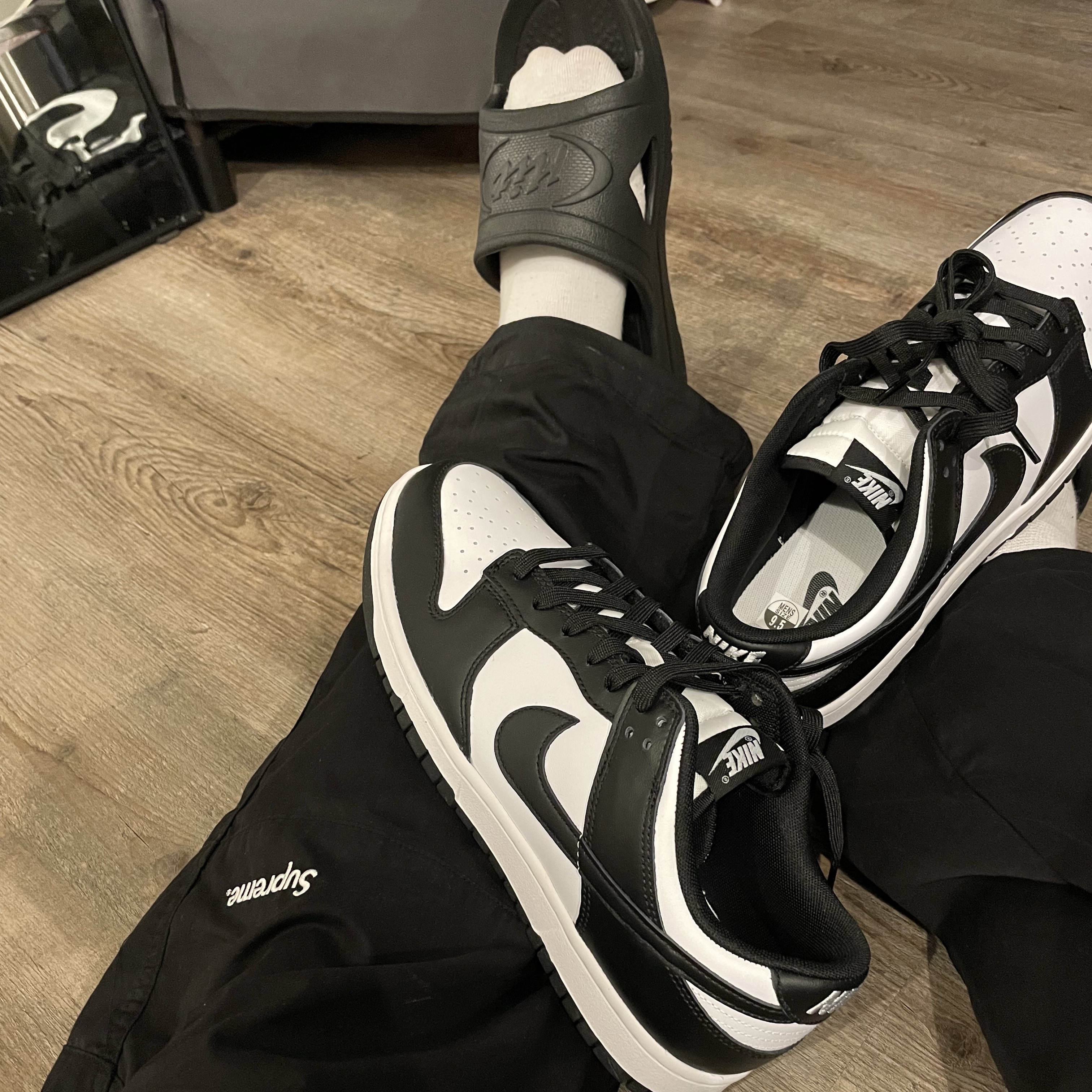 Nike Dunk Low Retro Black, Supreme Cotton Cinch Pants Black - 21FW 착용 스타일