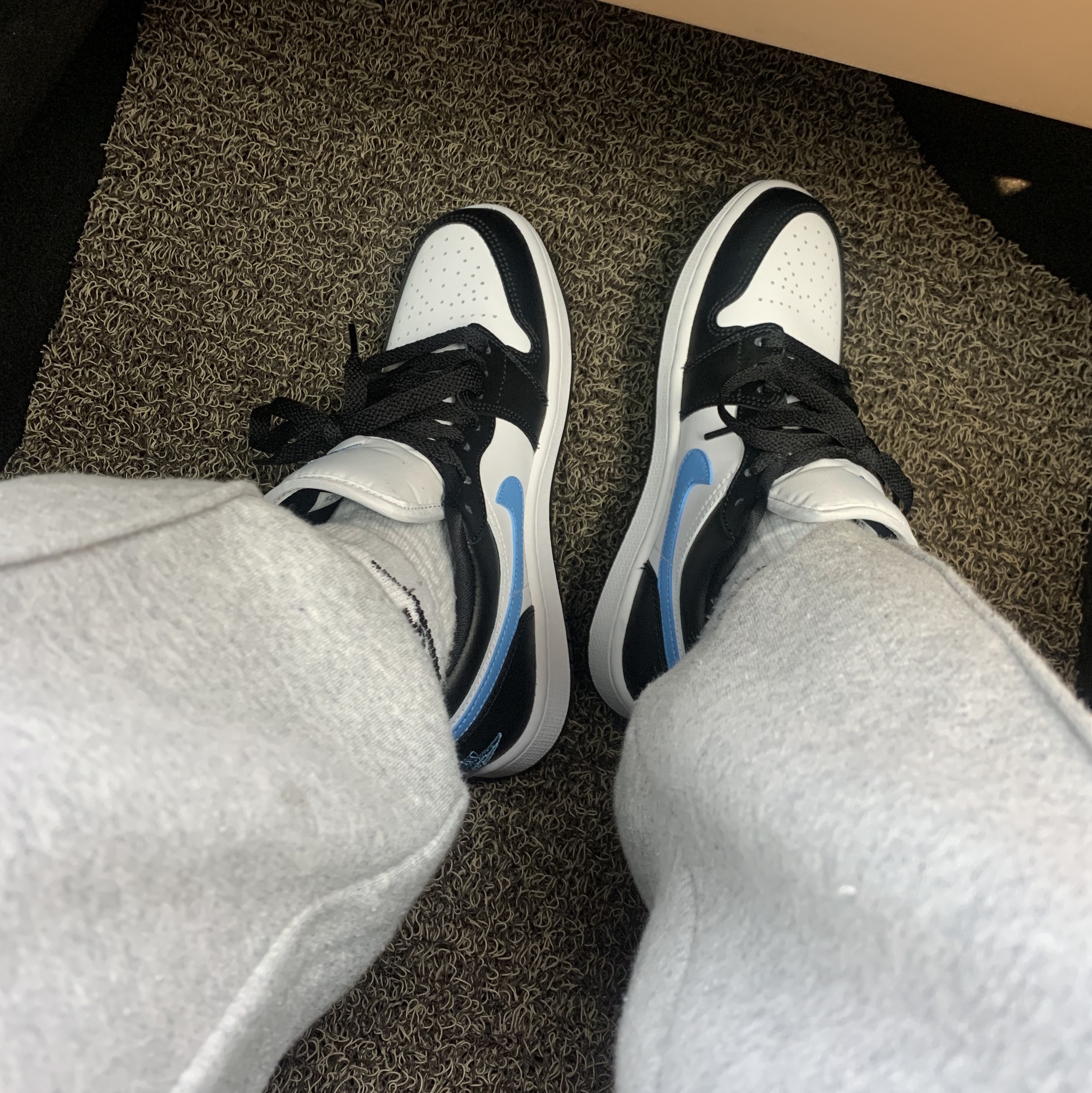 (W) Jordan 1 Low Black University Blue 착용 스타일