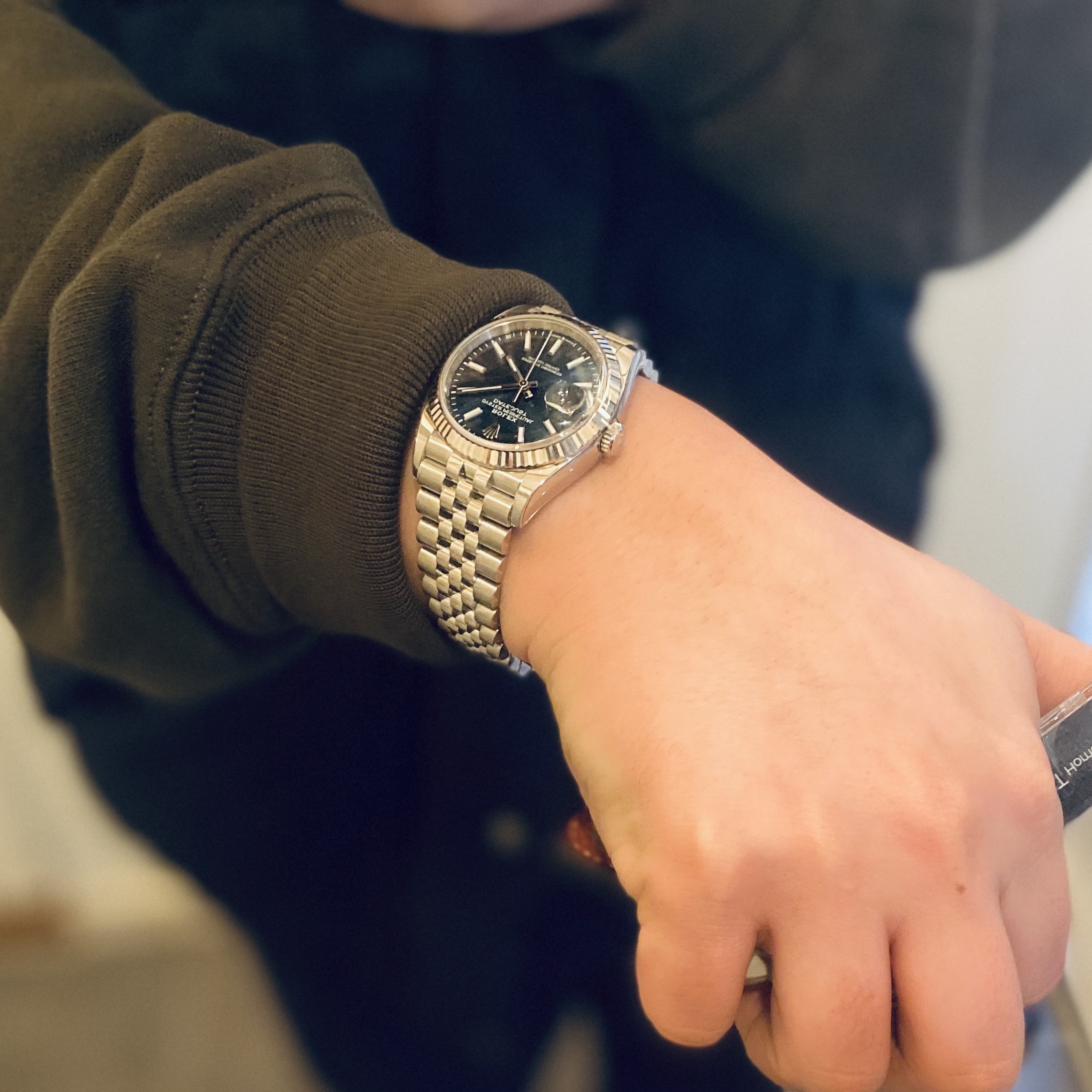 Rolex Datejust 36mm 126234 Bright Blue Jubilee 착용 스타일 - 2