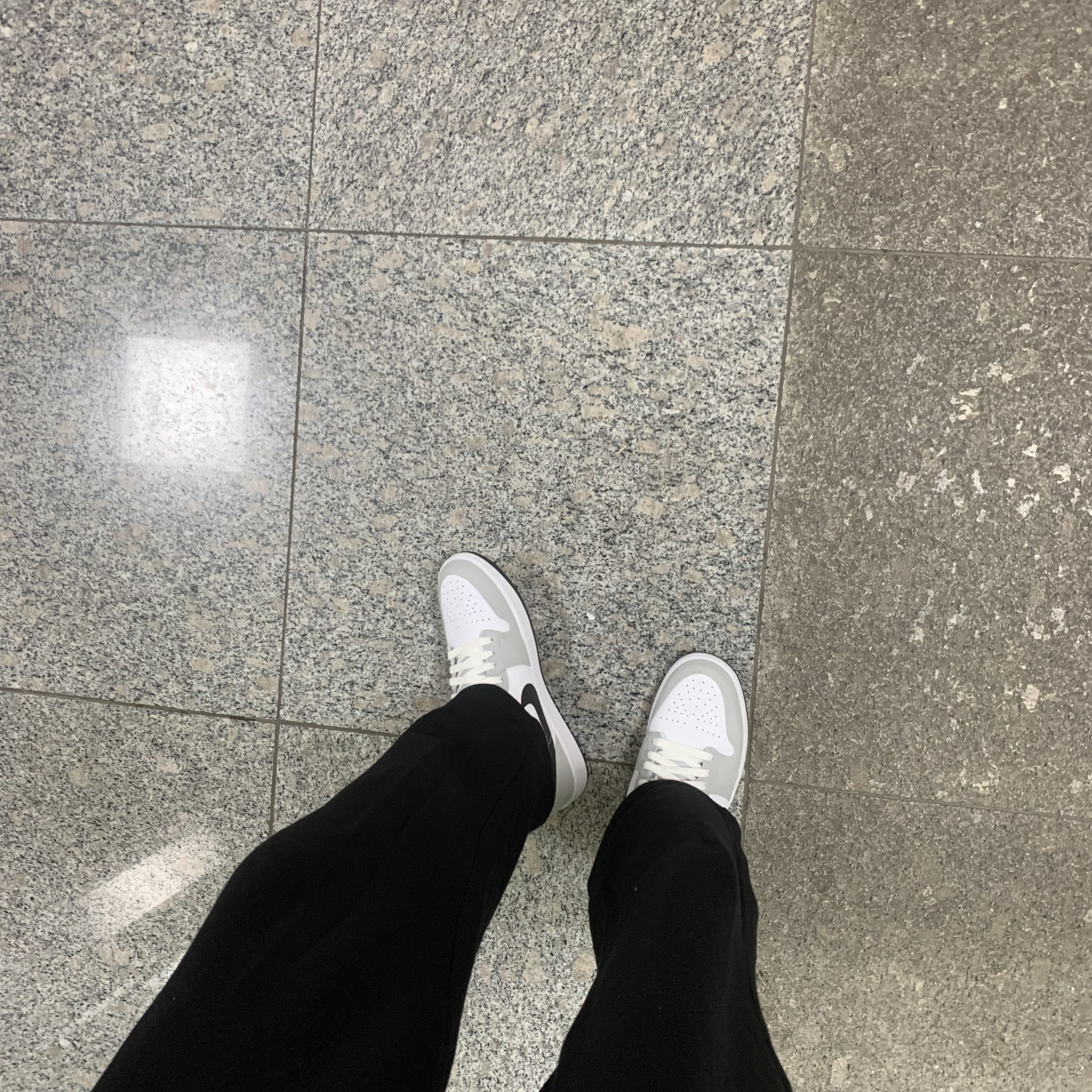 (W) Jordan 1 Mid Grey Fog 착용 스타일