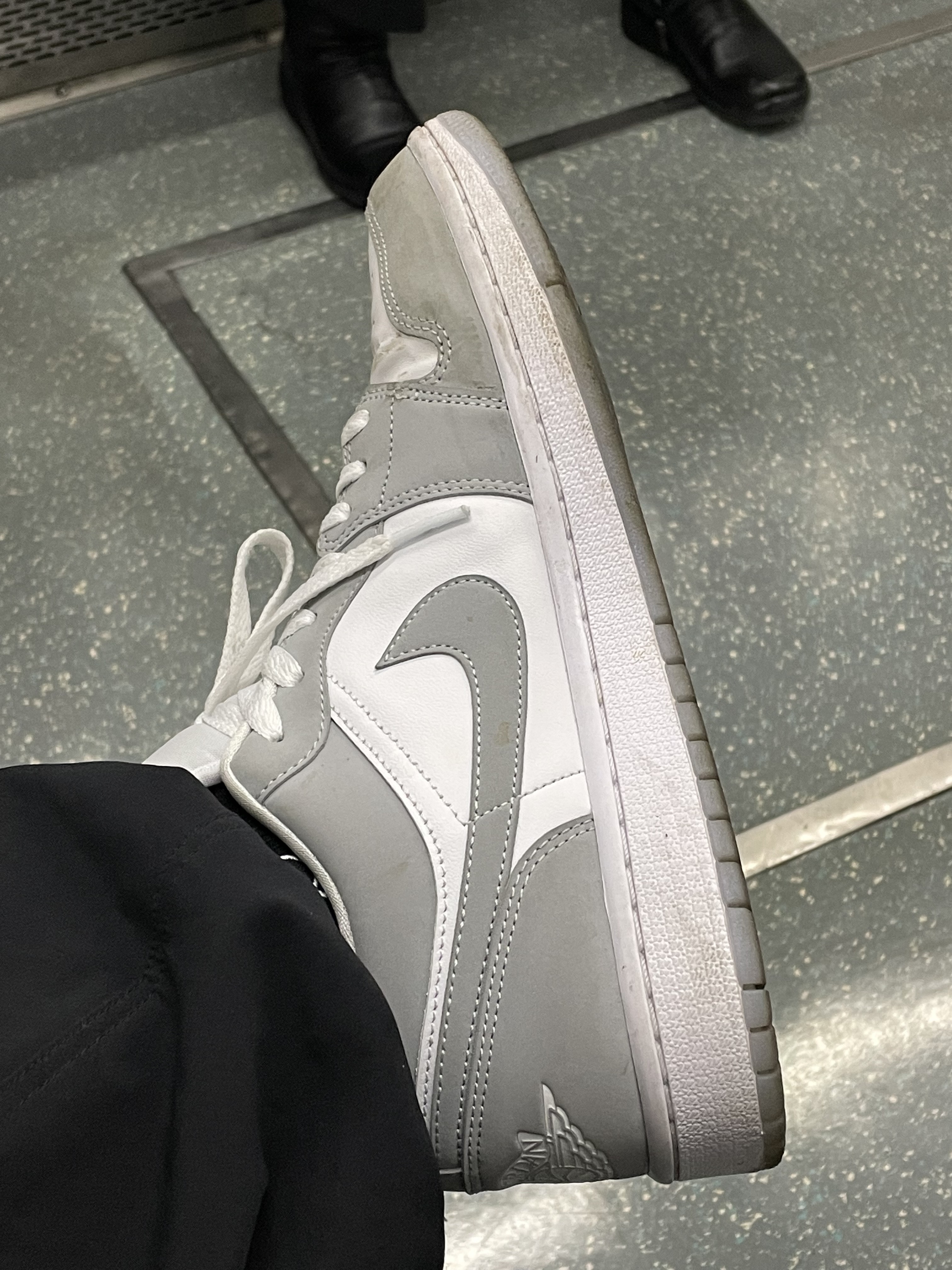 (W) Jordan 1 Low White Wolf Grey 착용 스타일