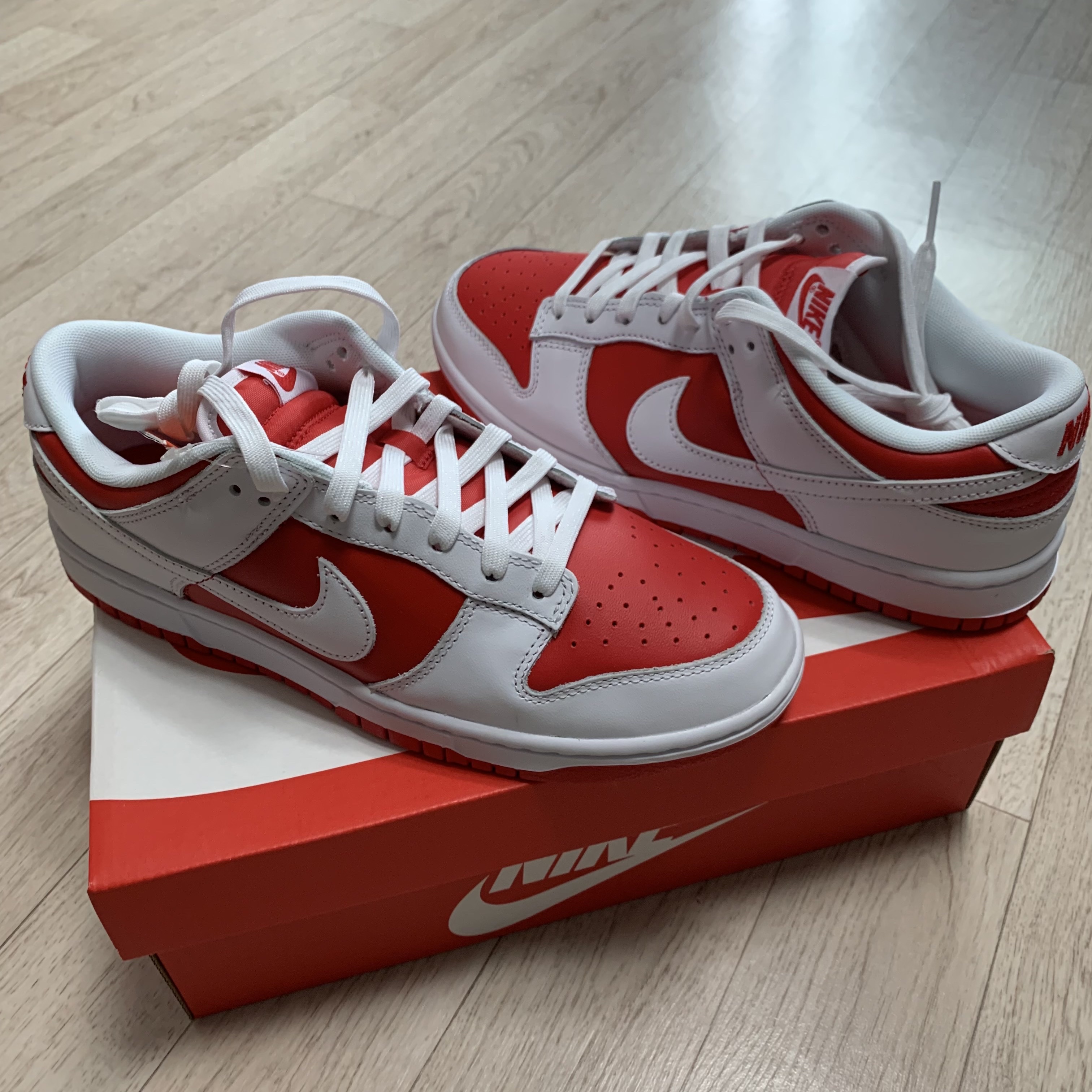 Nike Dunk Low Retro Championship Red 착용 스타일