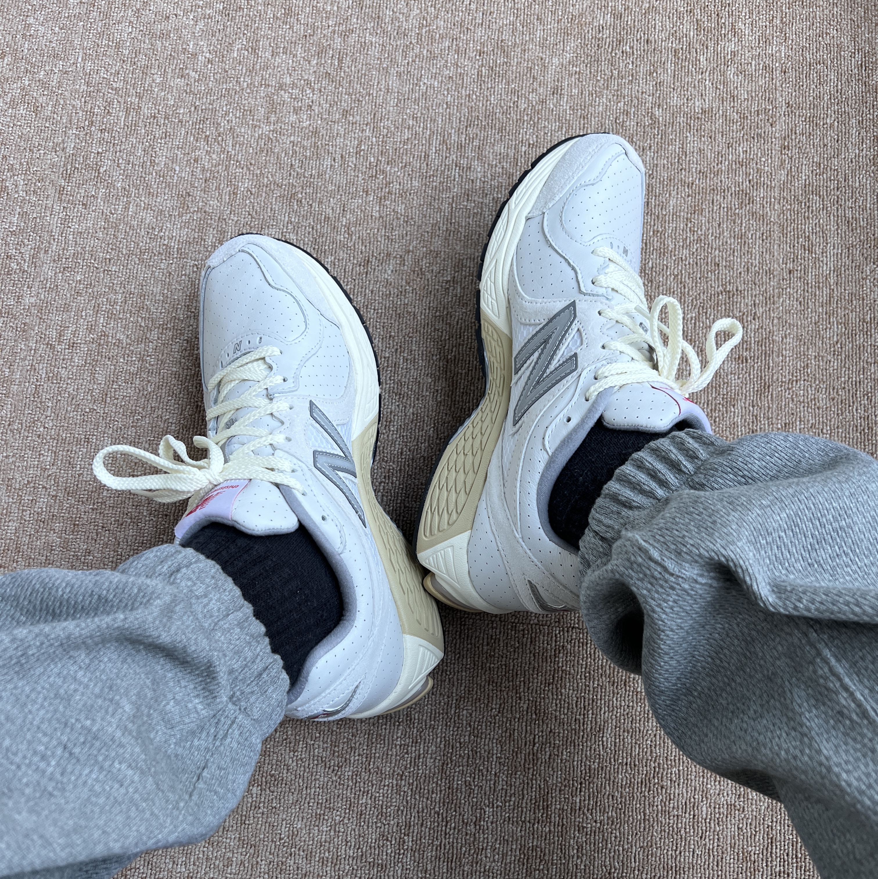New Balance x Thisisneverthat 860v2 White 착용 스타일 - 4
