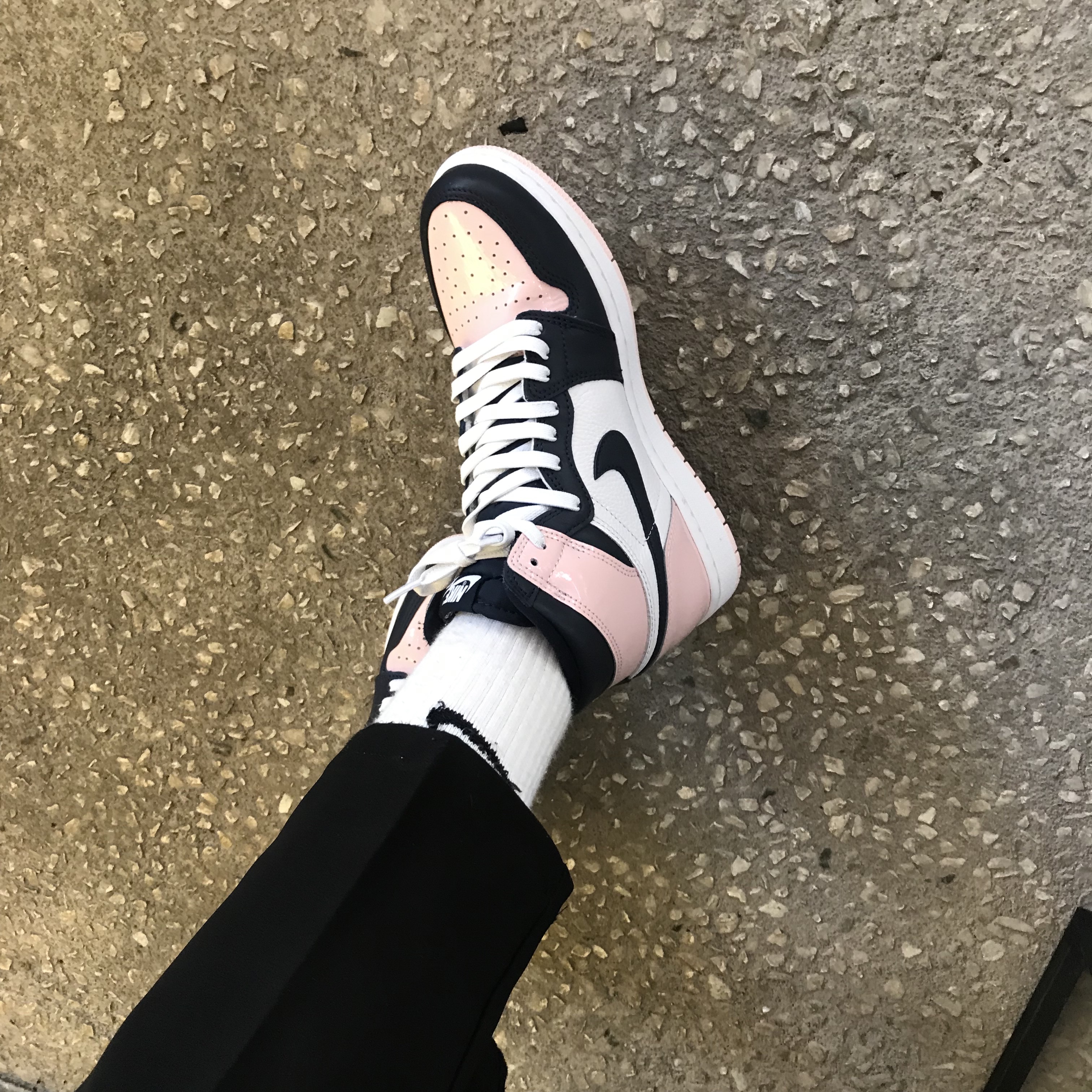 (W) Jordan 1 Retro High OG Atmosphere 착용 스타일 - 1