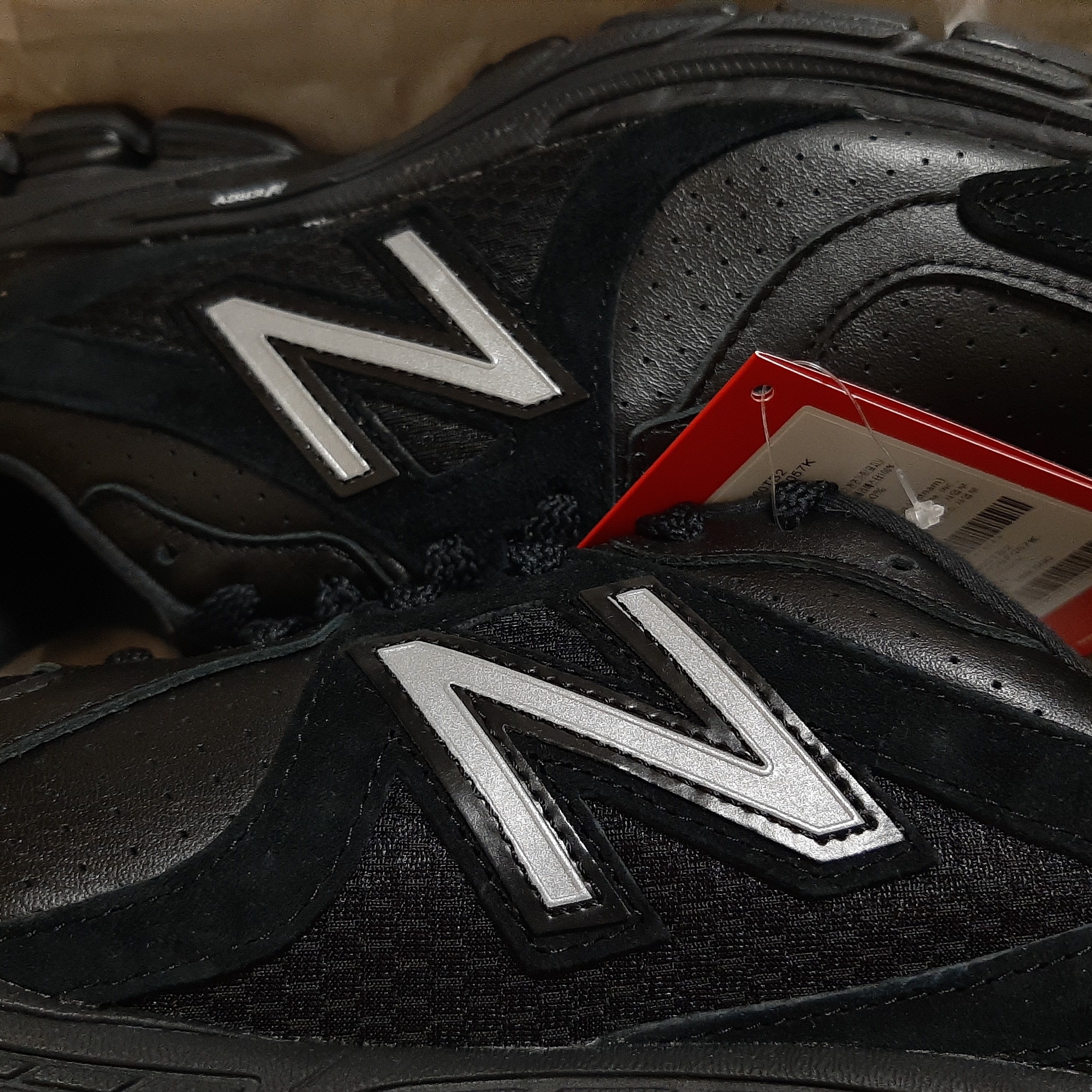 New Balance x Thisisneverthat 860v2 Black 착용 스타일 - 1