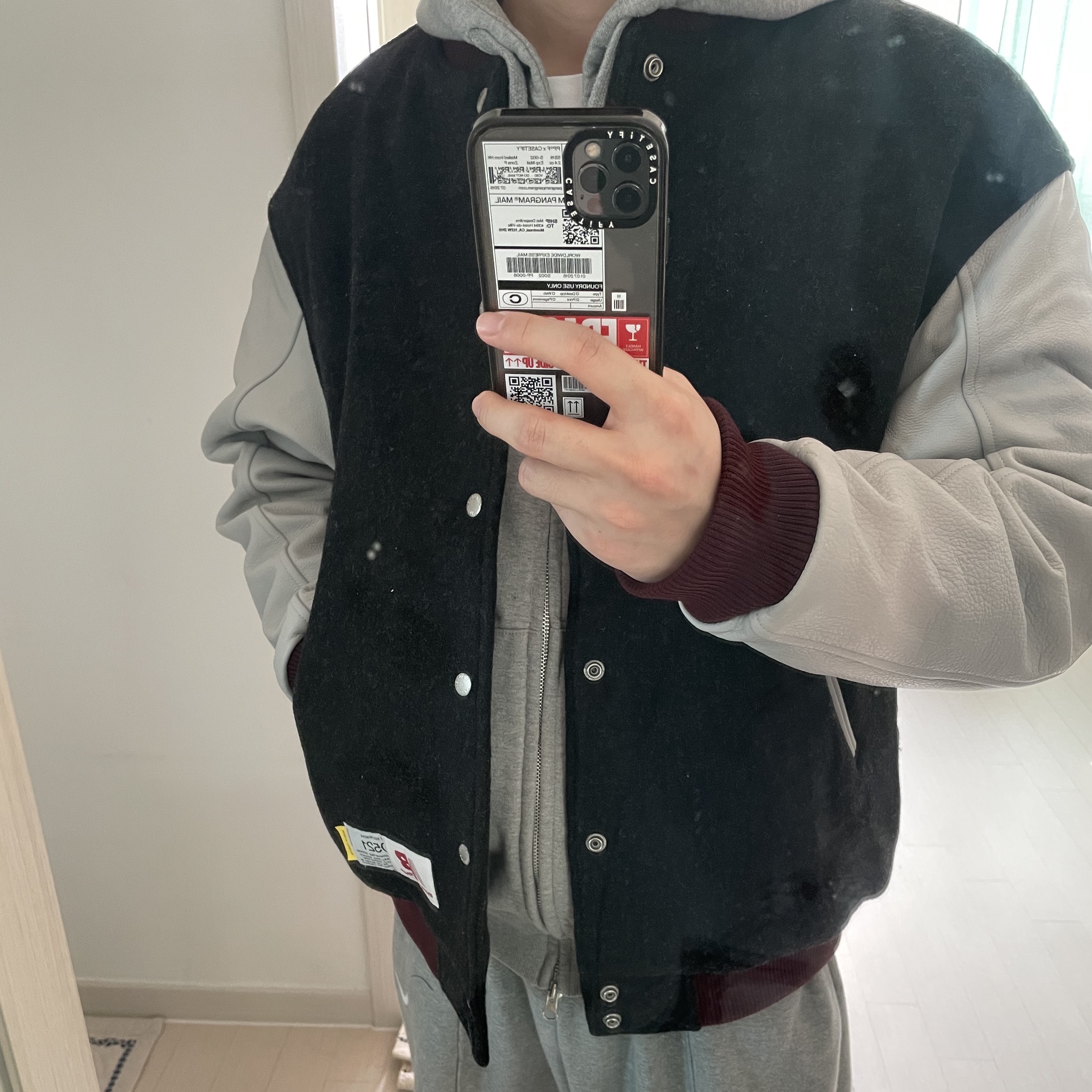 New Balance x Thisisneverthat Varsity Jacket Charcoal 착용 스타일