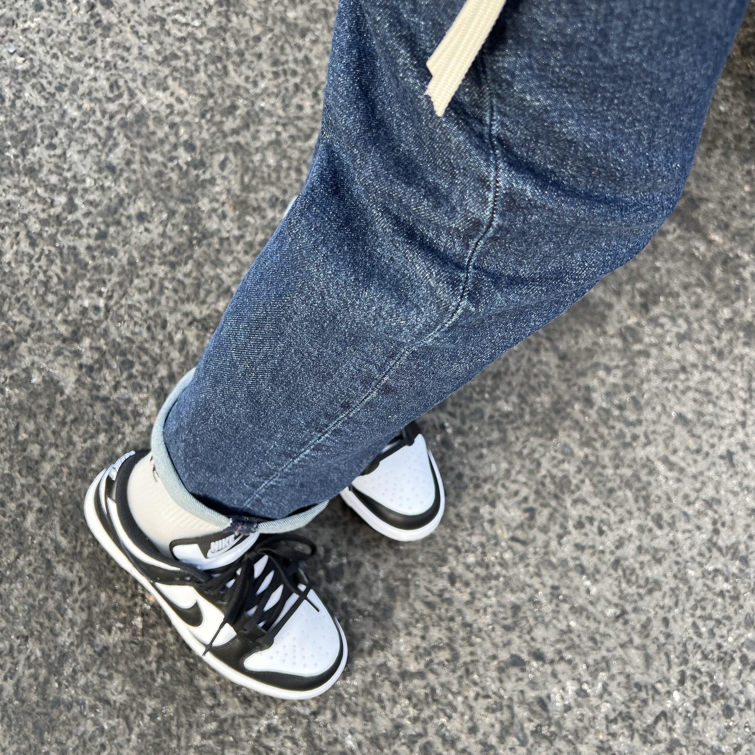 (W) Nike Dunk Low Black 착용 스타일 - 2
