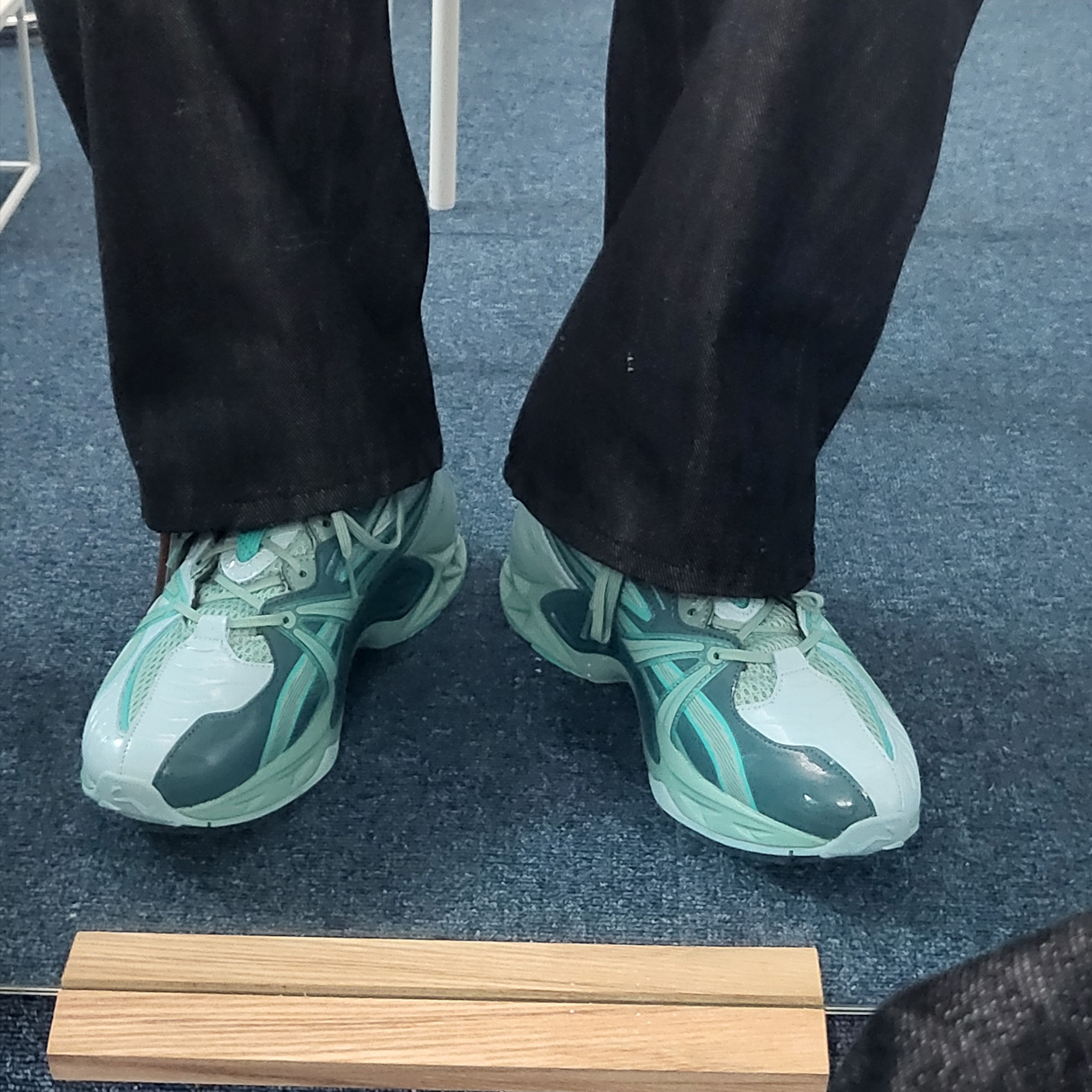 Asics HN2-S Protoblast Shaded Spruce 착용 스타일 - 1