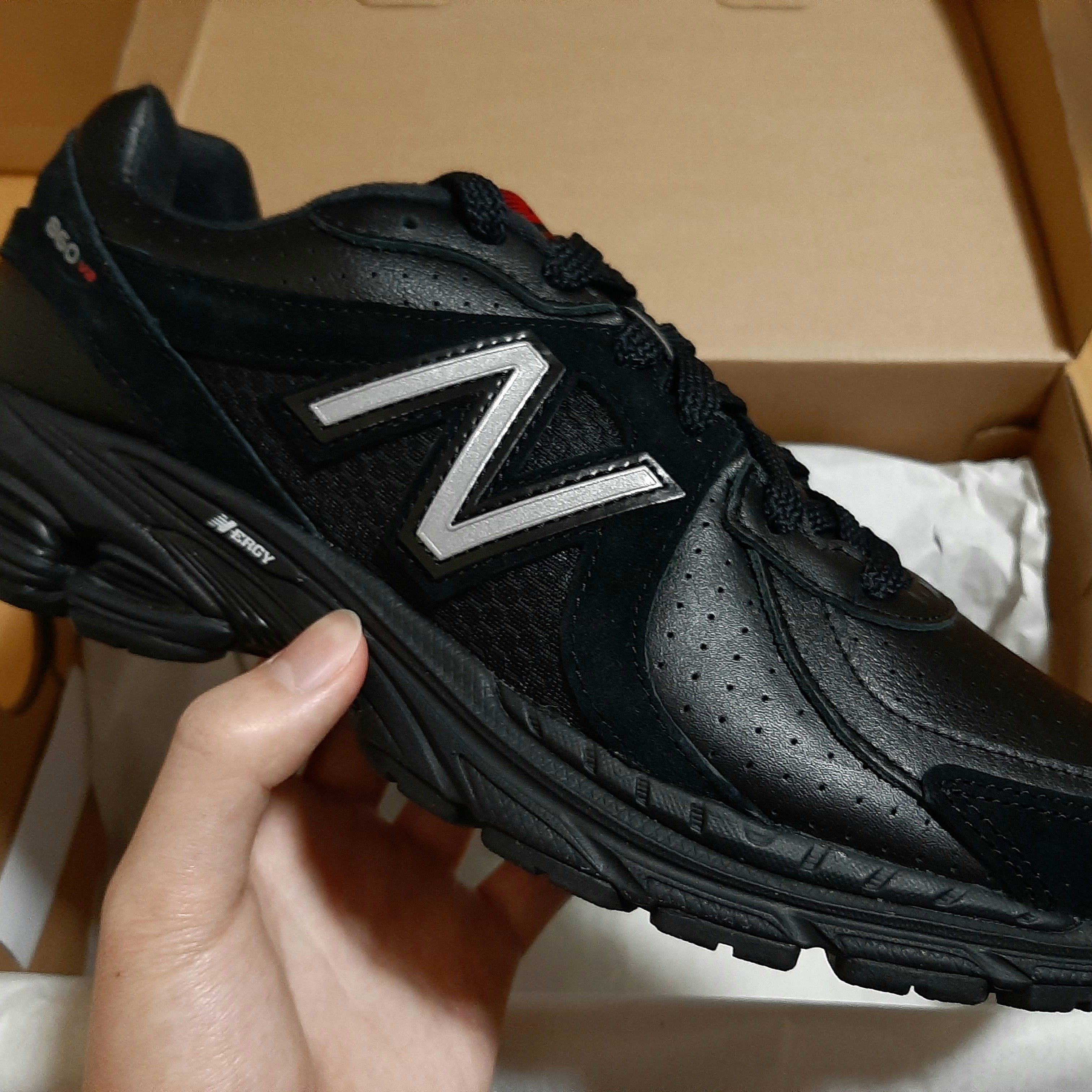 New Balance x Thisisneverthat 860v2 Black 착용 스타일 - 2
