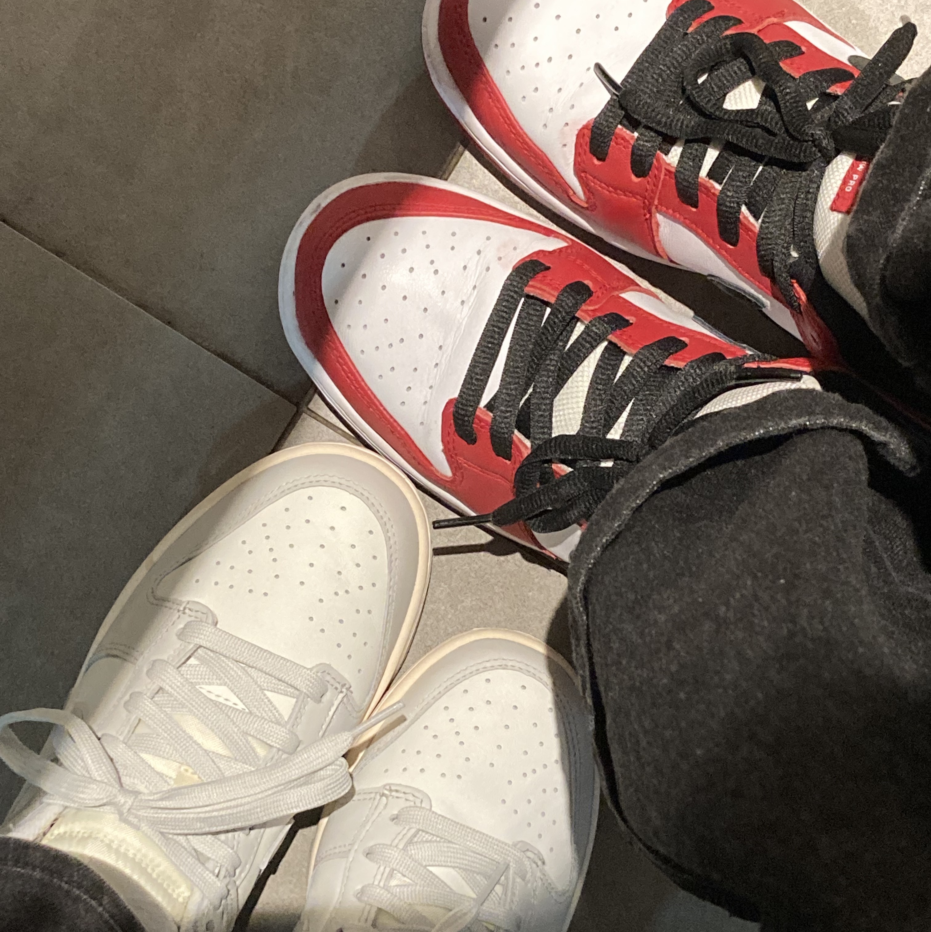 (W) Nike Dunk Low Light Bone, Nike SB Dunk Low Pro Chicago 착용 스타일 - 2