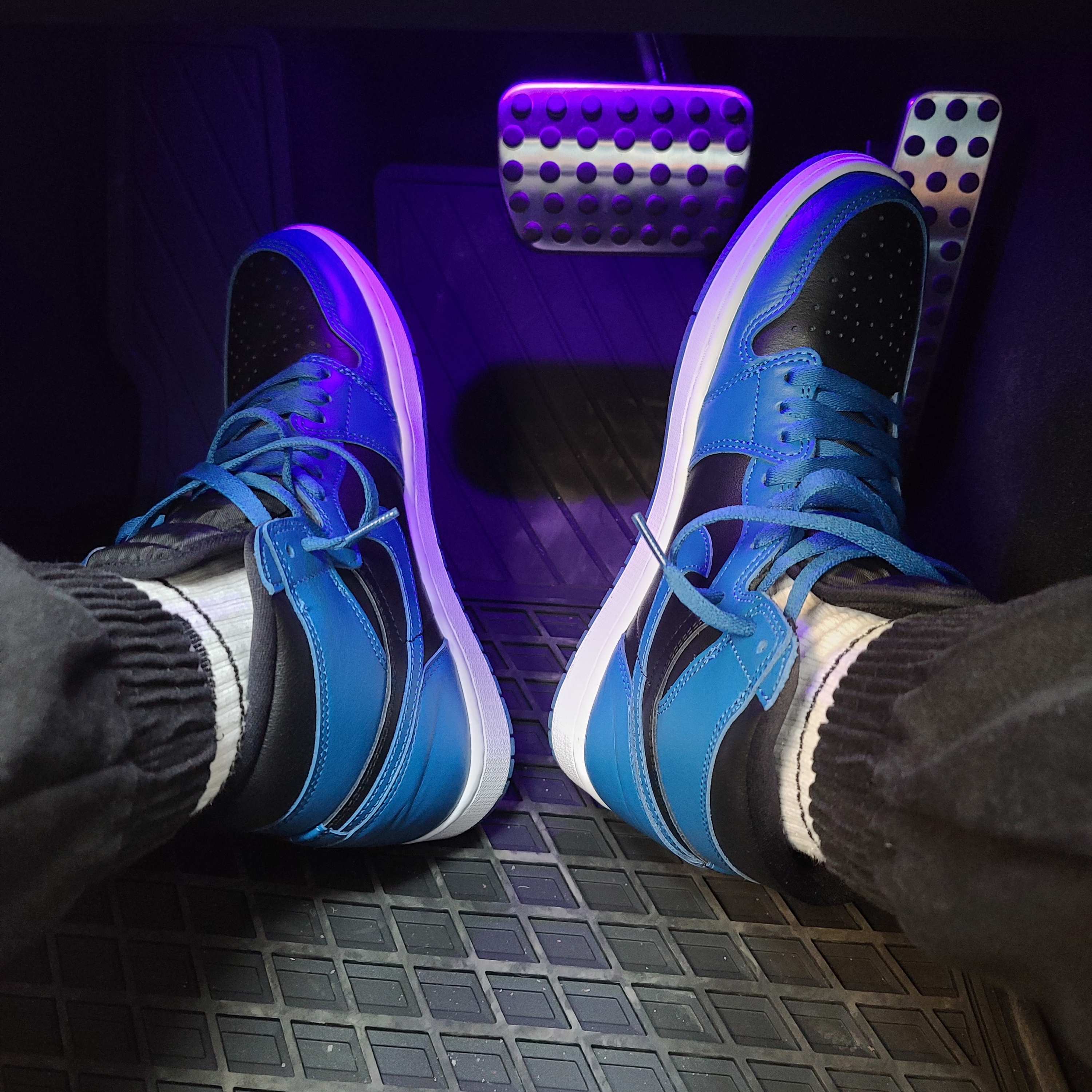 Jordan 1 Retro High OG Dark Marina Blue 착용 스타일