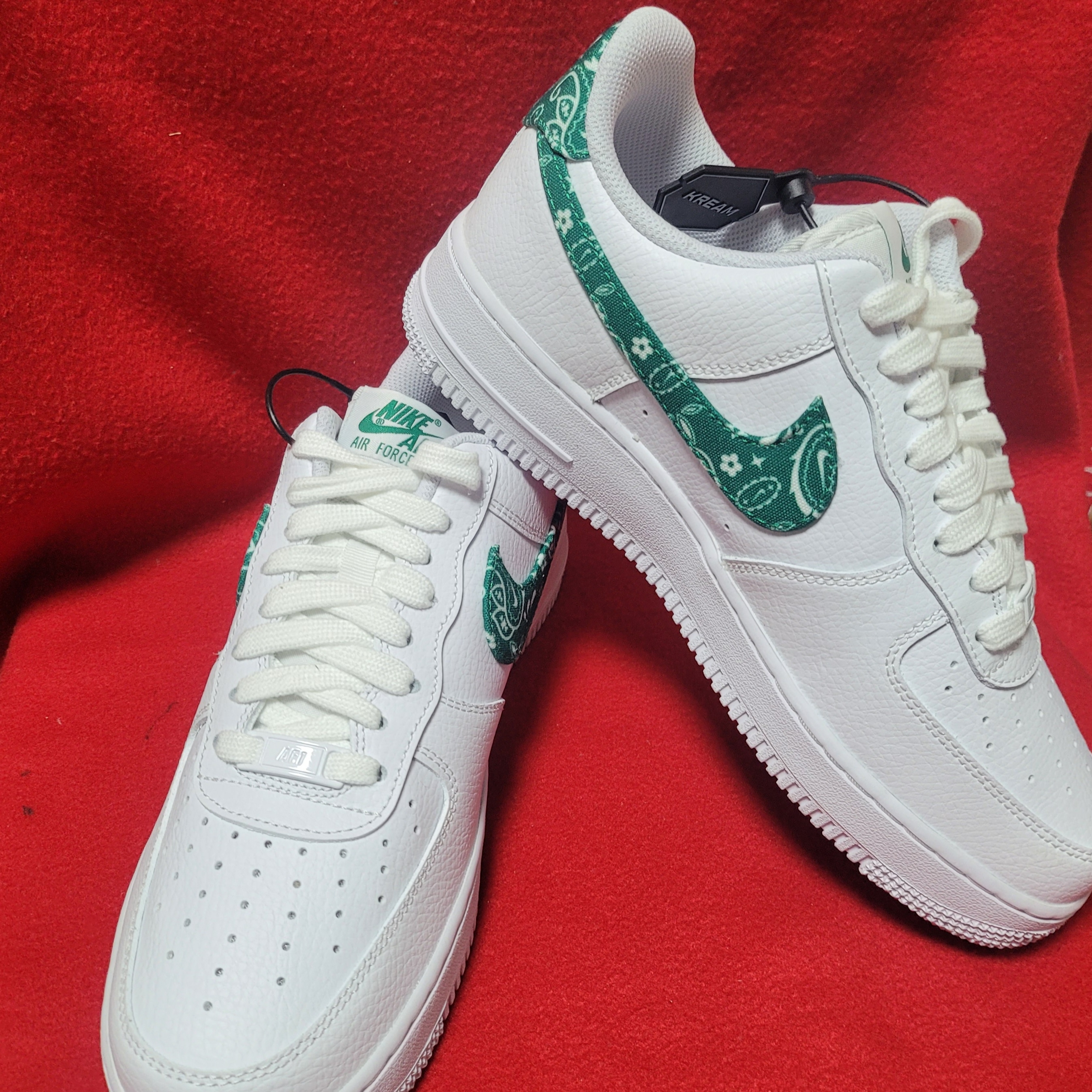 (W) Nike Air Force 1 '07 Essential Paisley Swoosh White Malachite 착용 스타일 - 1