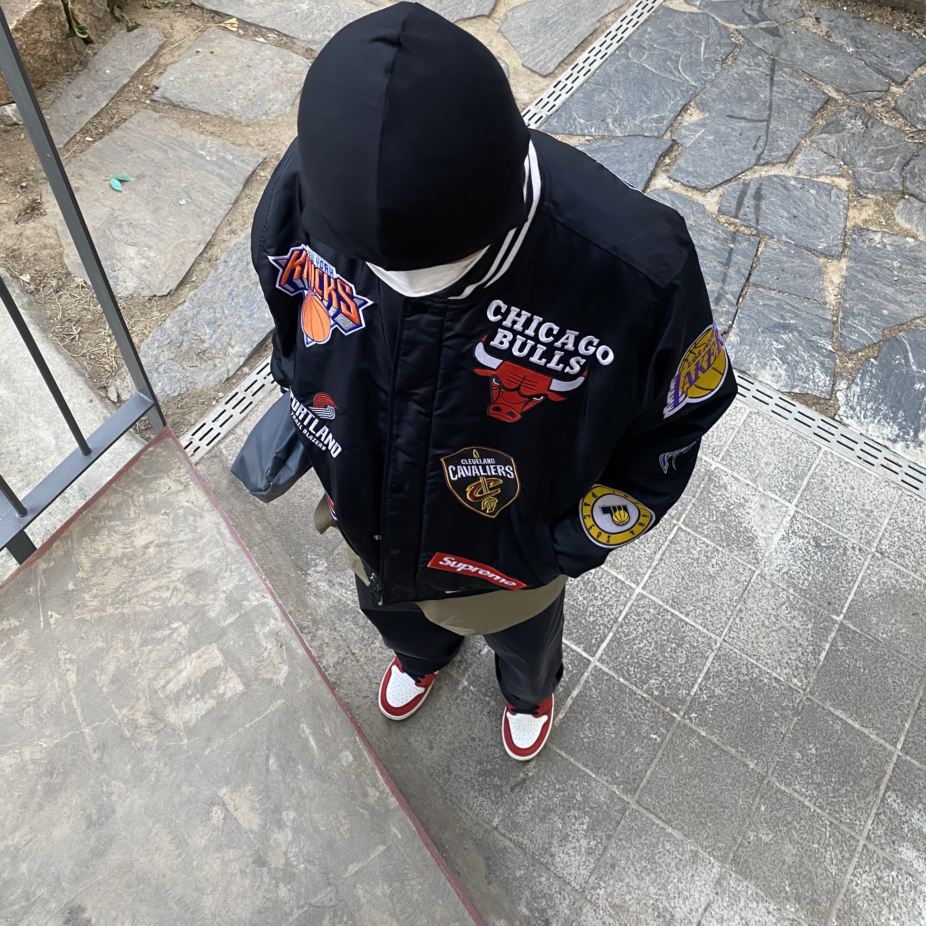 Supreme x Nike NBA Teams Warm-Up Jacket Black - 18SS, Jordan 1 Retro High OG Defiant SB LA to Chicago 착용 스타일 - 4