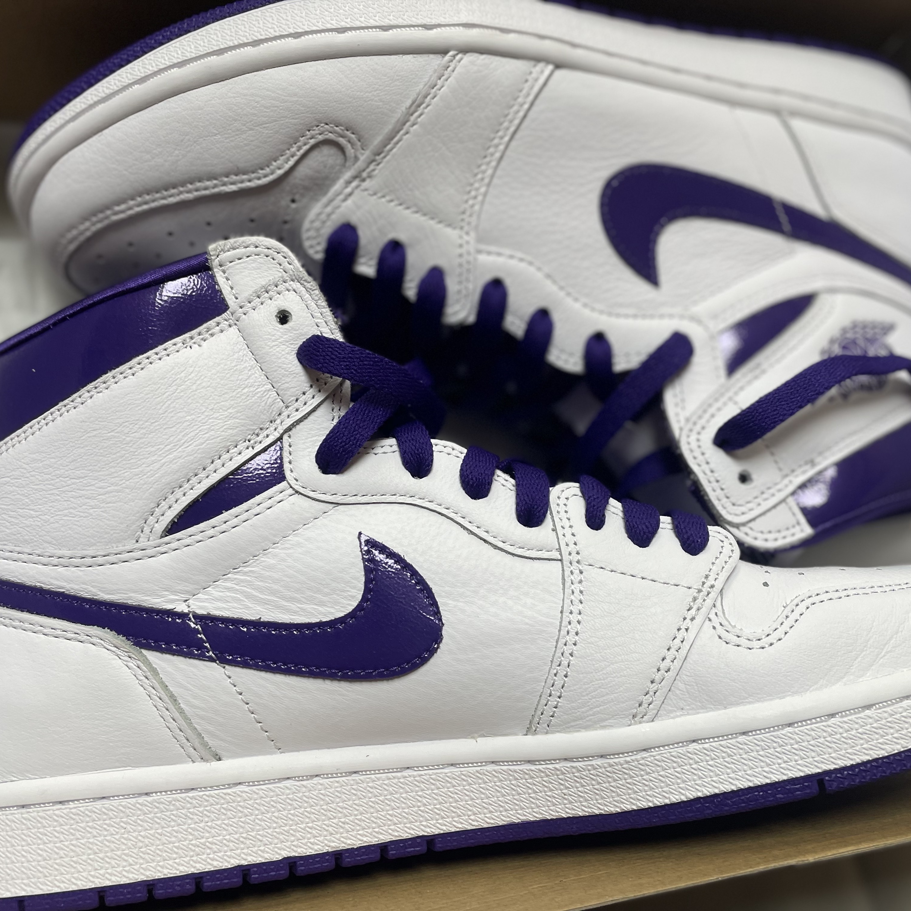 (W) Jordan 1 High OG Court Purple 착용 스타일 - 2