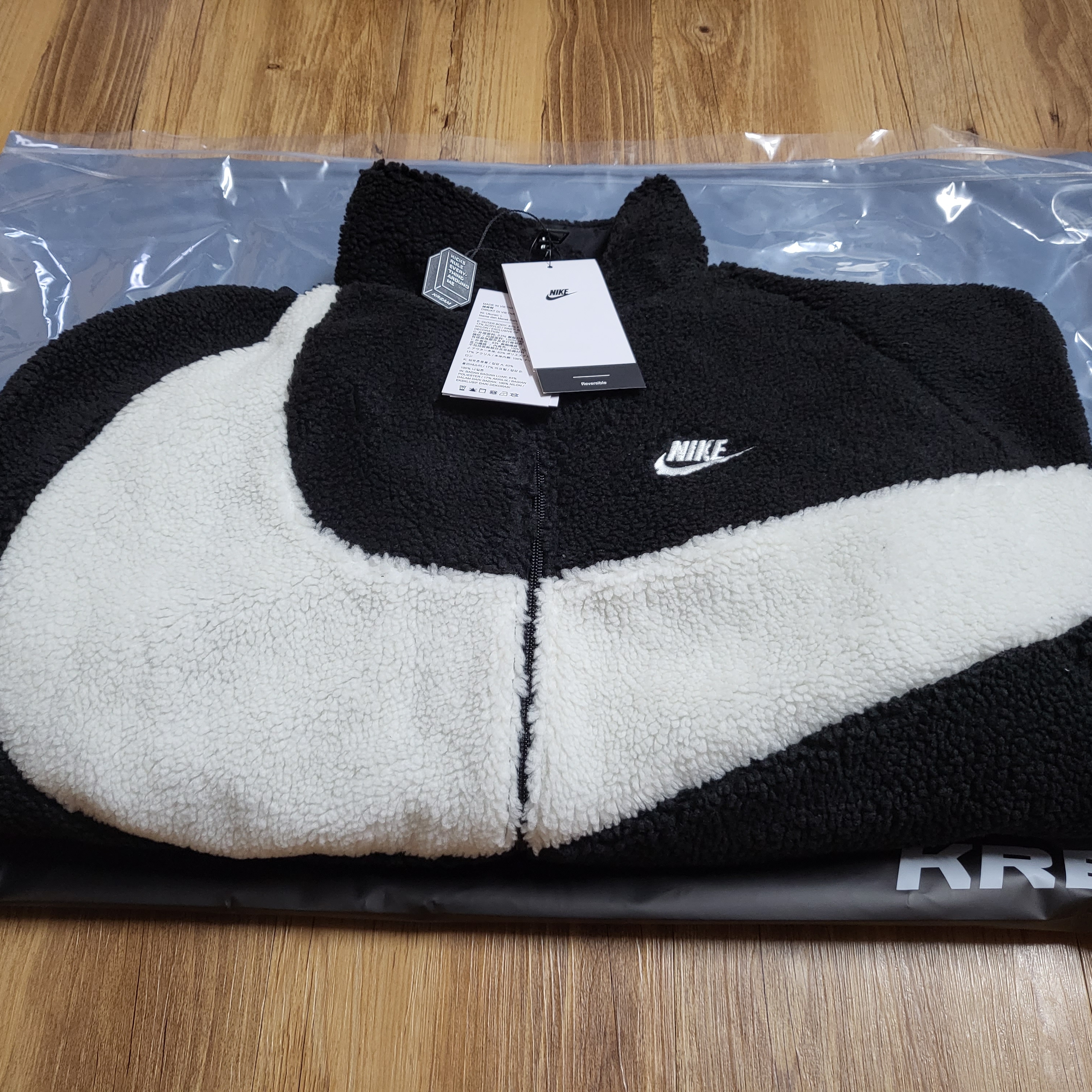Nike Big Swoosh Full Zip Jacket Black Sail 착용 스타일 - 2