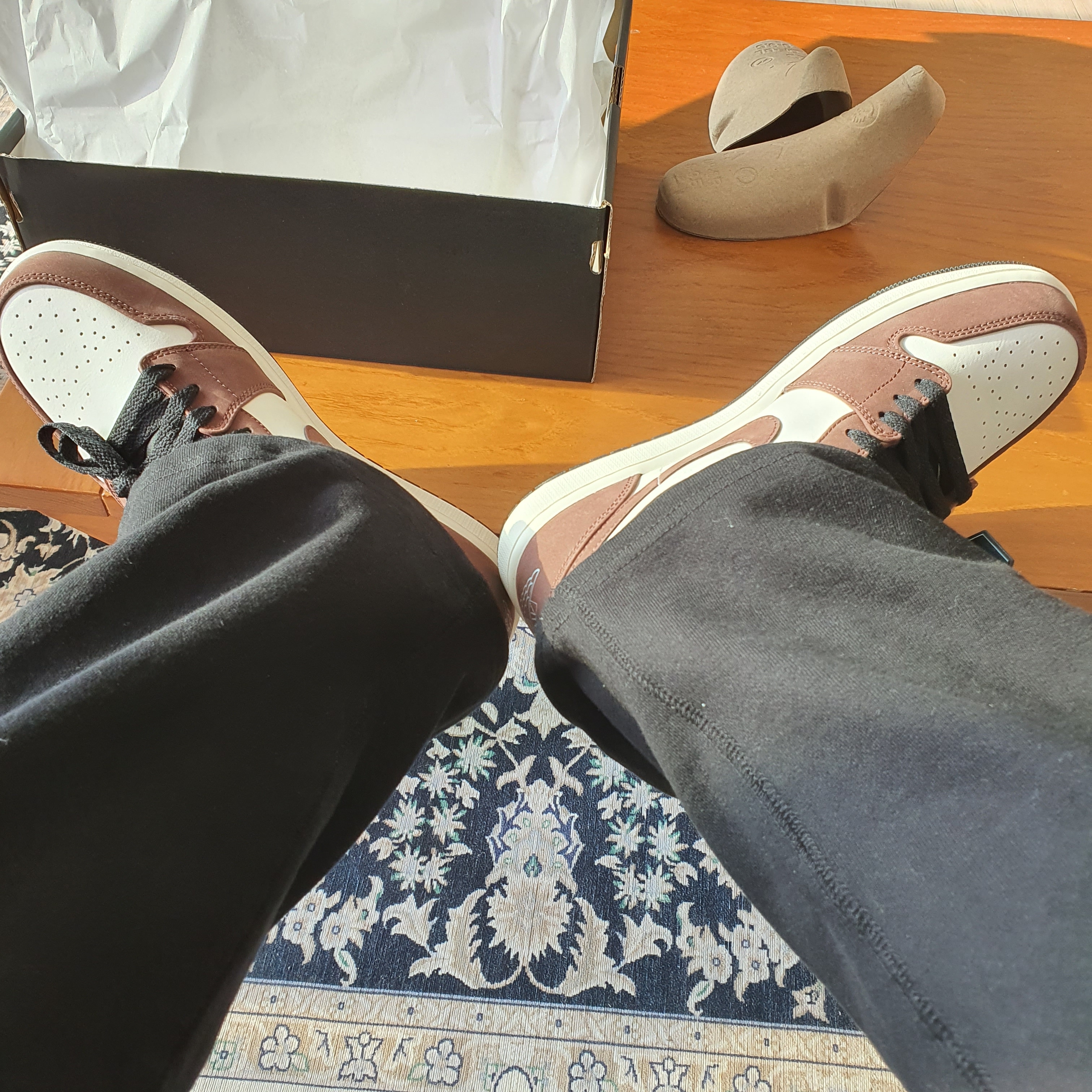 Jordan 1 Low SE Chocolate Bliss 착용 스타일 - 2