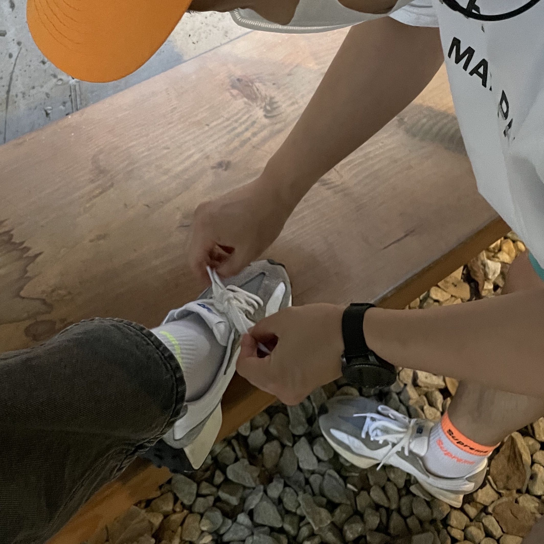 New Balance 327 Grey 착용 스타일 - 2