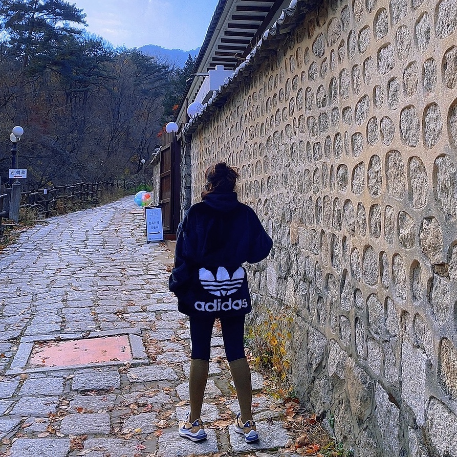Nike x Sacai VaporWaffle Sesame and Blue Void 착용 스타일