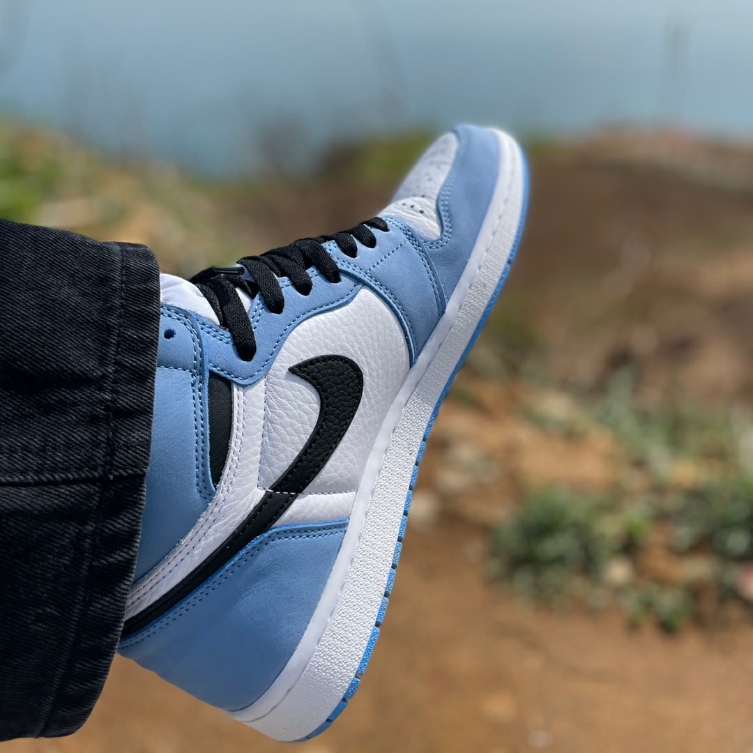 Jordan 1 Retro High OG University Blue 착용 스타일