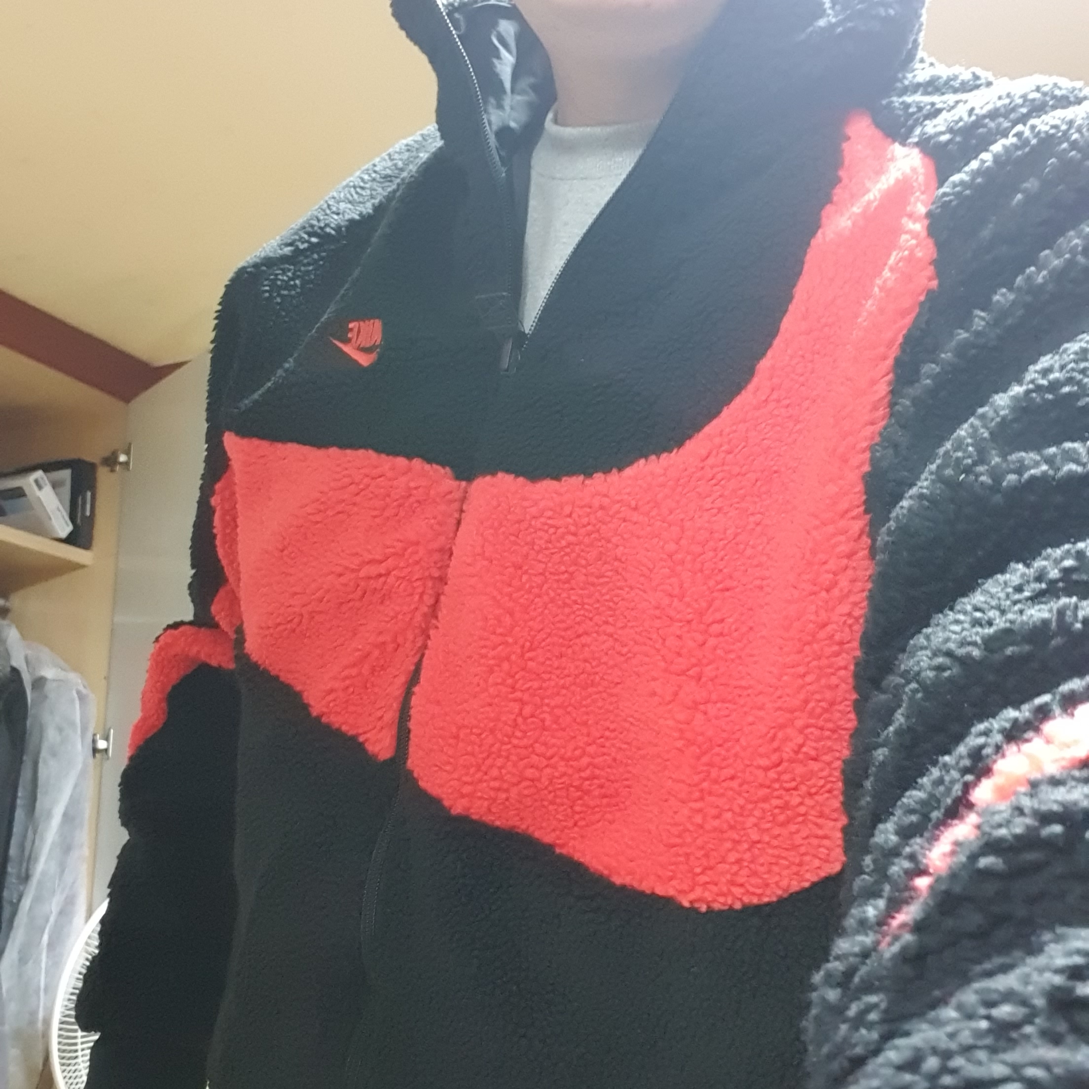 Nike Big Swoosh Full Zip Jacket Black Chili Red 착용 스타일