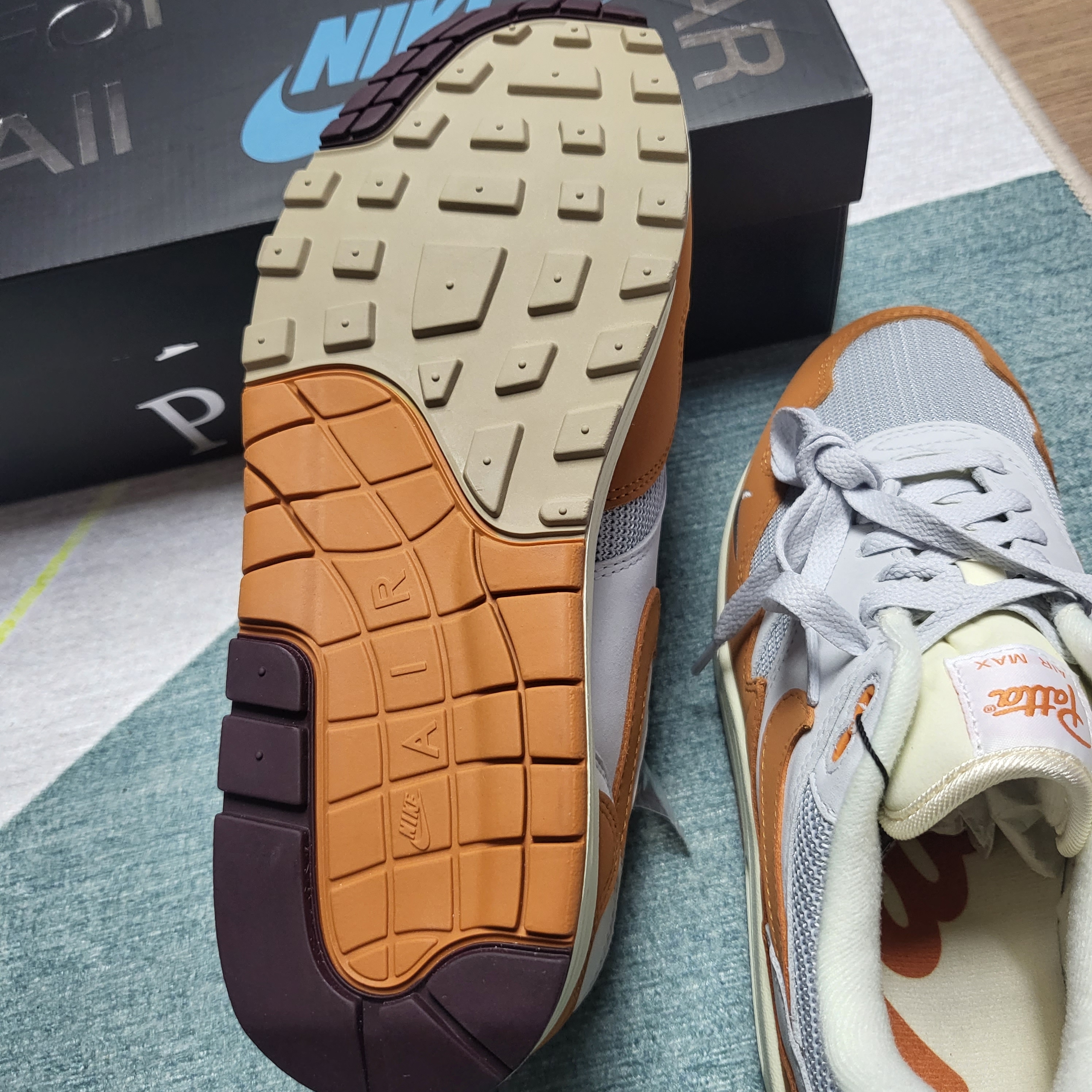 Nike x Patta Air Max 1 Monarch 착용 스타일 - 3