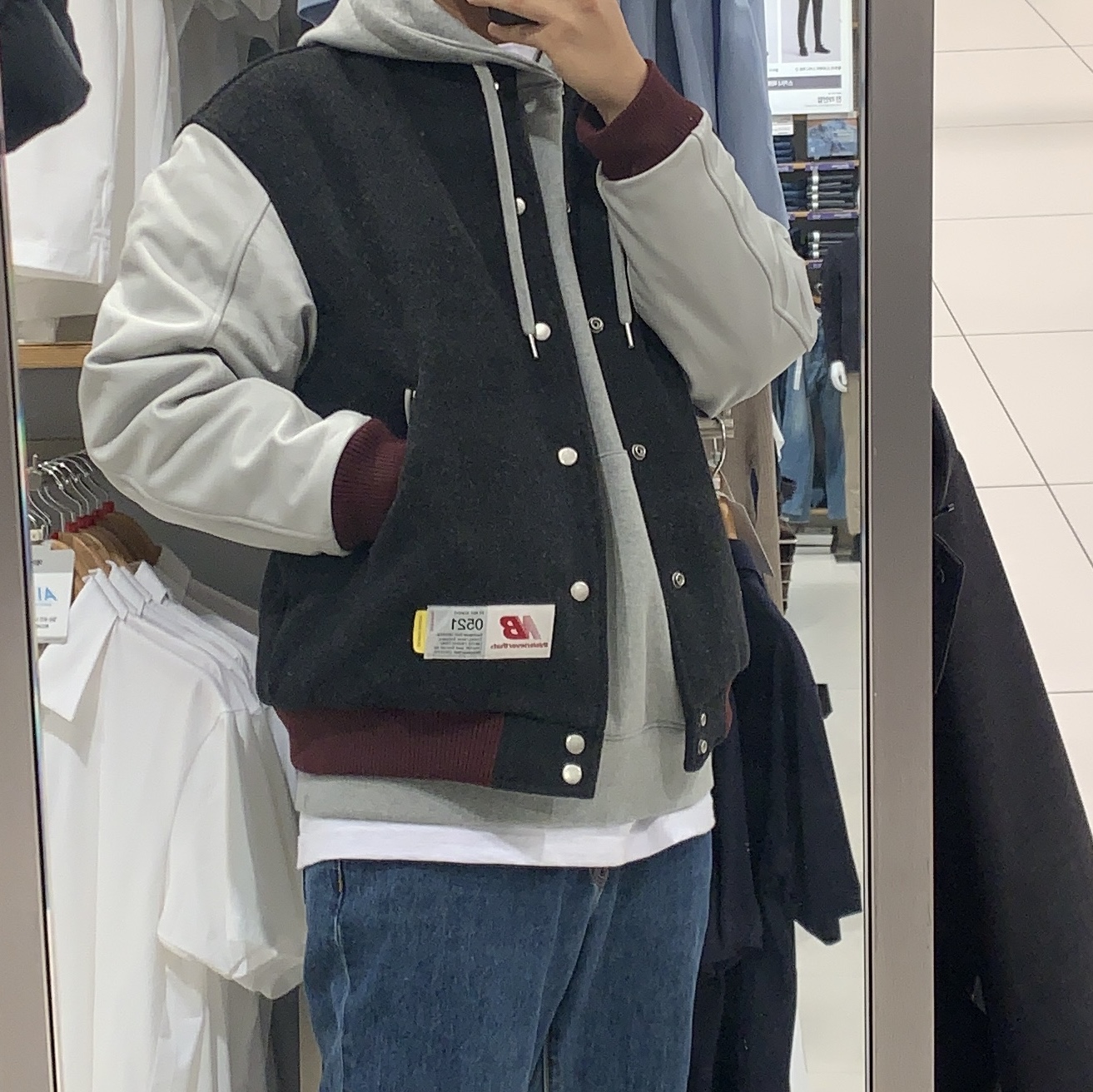 New Balance x Thisisneverthat Varsity Jacket Charcoal 착용 스타일