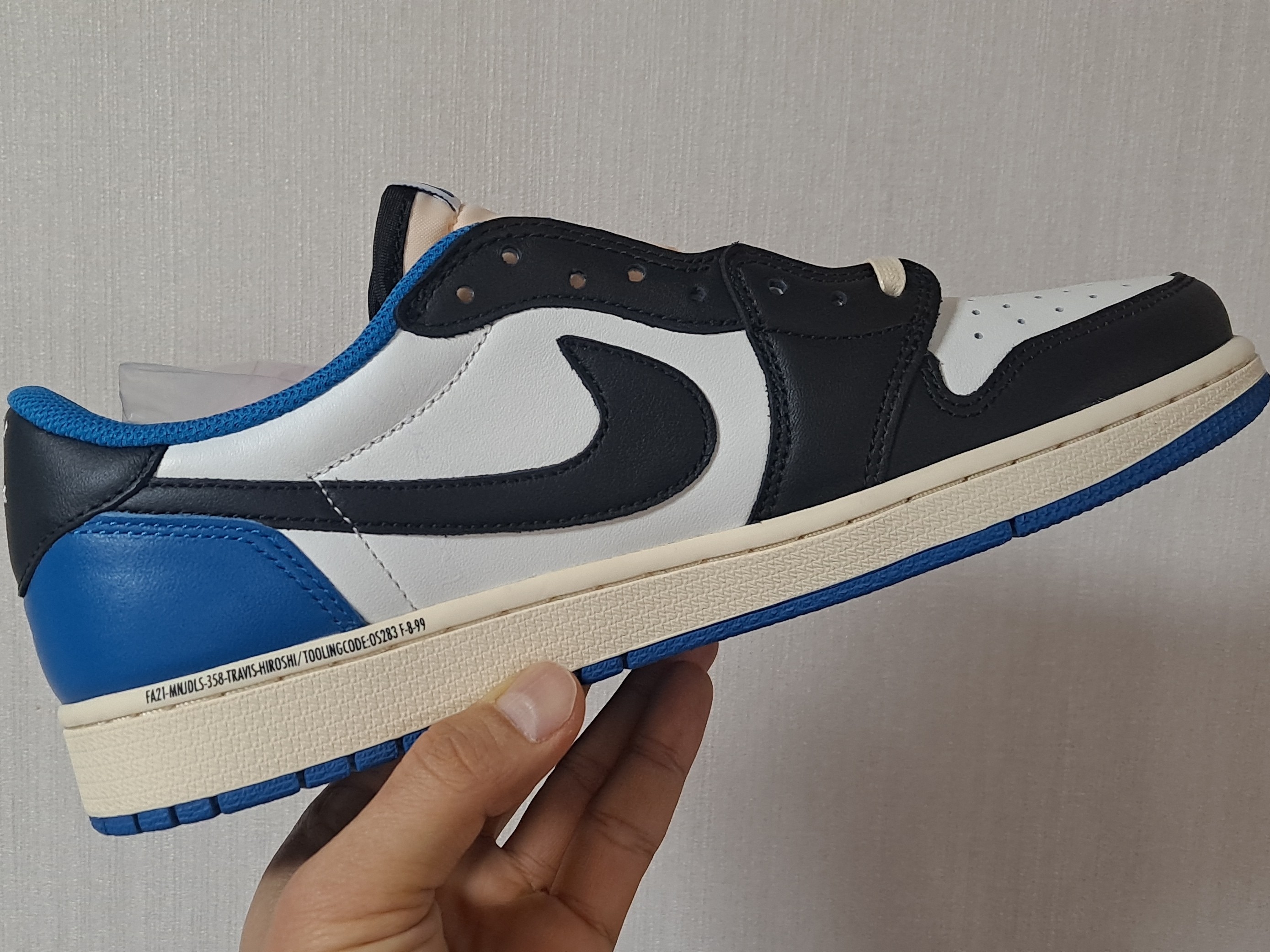 Jordan 1 x Travis Scott x Fragment Retro Low OG SP Military Blue 착용 스타일 - 2