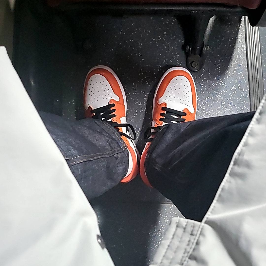 Jordan 1 Low OG Starfish 착용 스타일 - 2