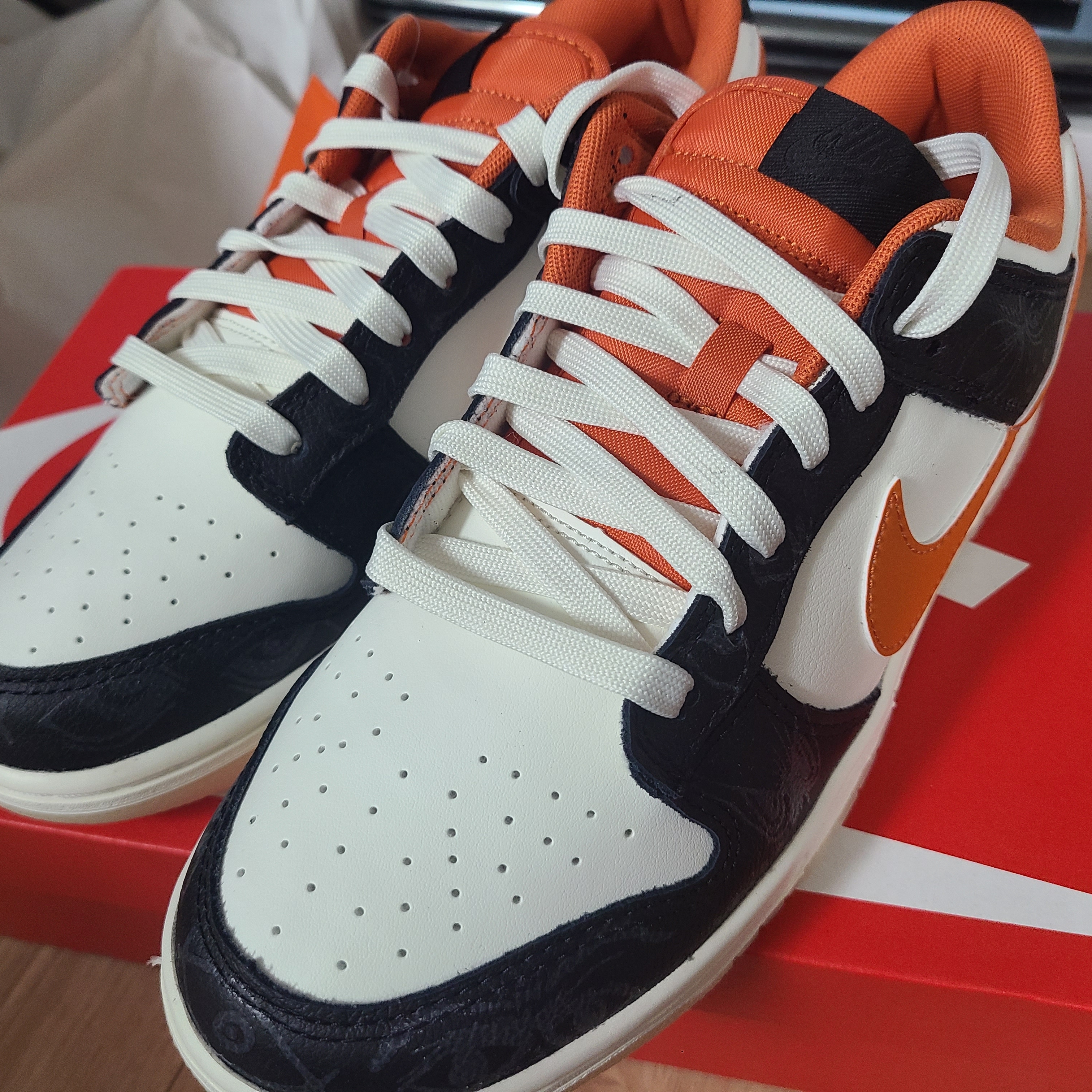 Nike Dunk Low Retro PRM Halloween 착용 스타일