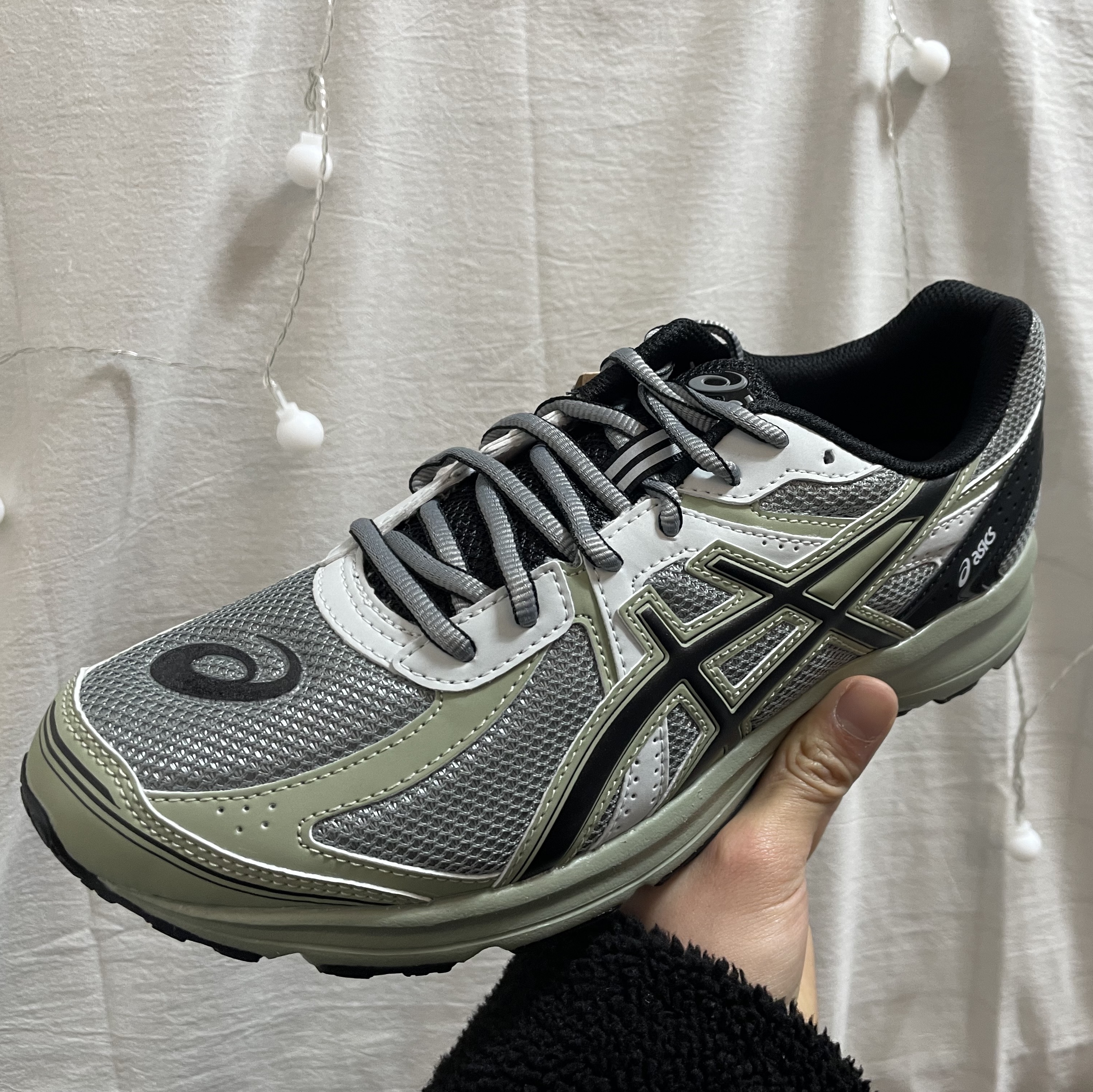 Asics Jog 100 S Sheet Rock - 2E Wide 착용 스타일 - 2